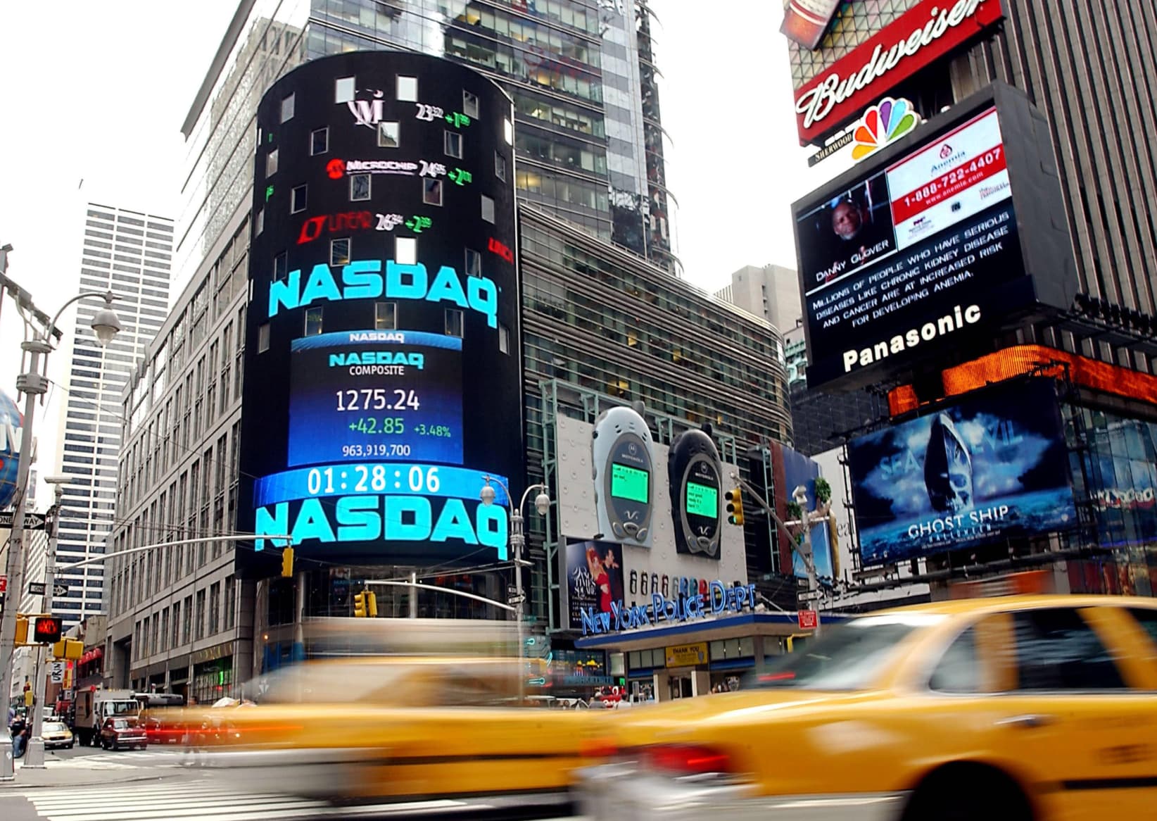Nasdaq Futures Surge 1.3% as AI Chips Reclaim the Tape