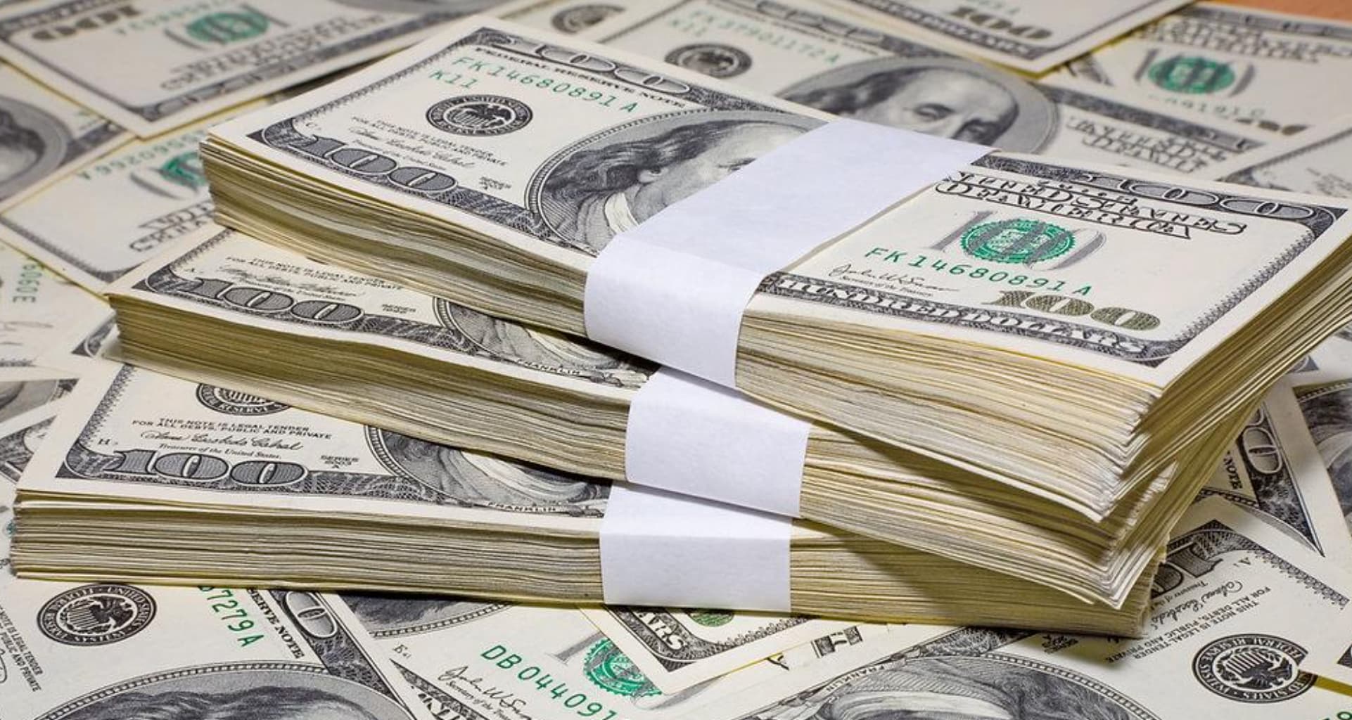 VOO Hits $1T, DRAM Up 166%: ETF Flows in 2026