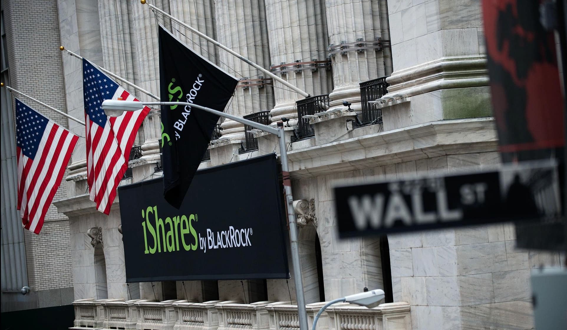 Vanguard's $14.8B Day Masks IVV's $14B Blowout