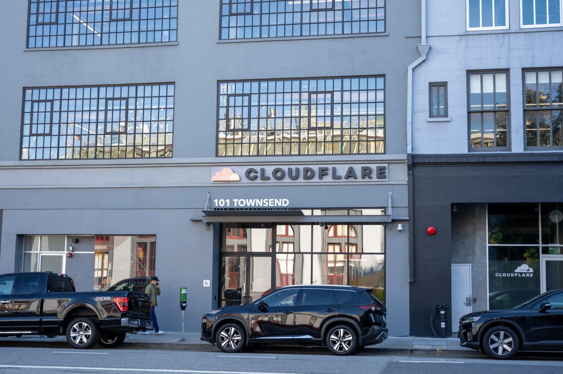 AppLovin Crashes 19%, Cloudflare Surges 16% on Earnings
