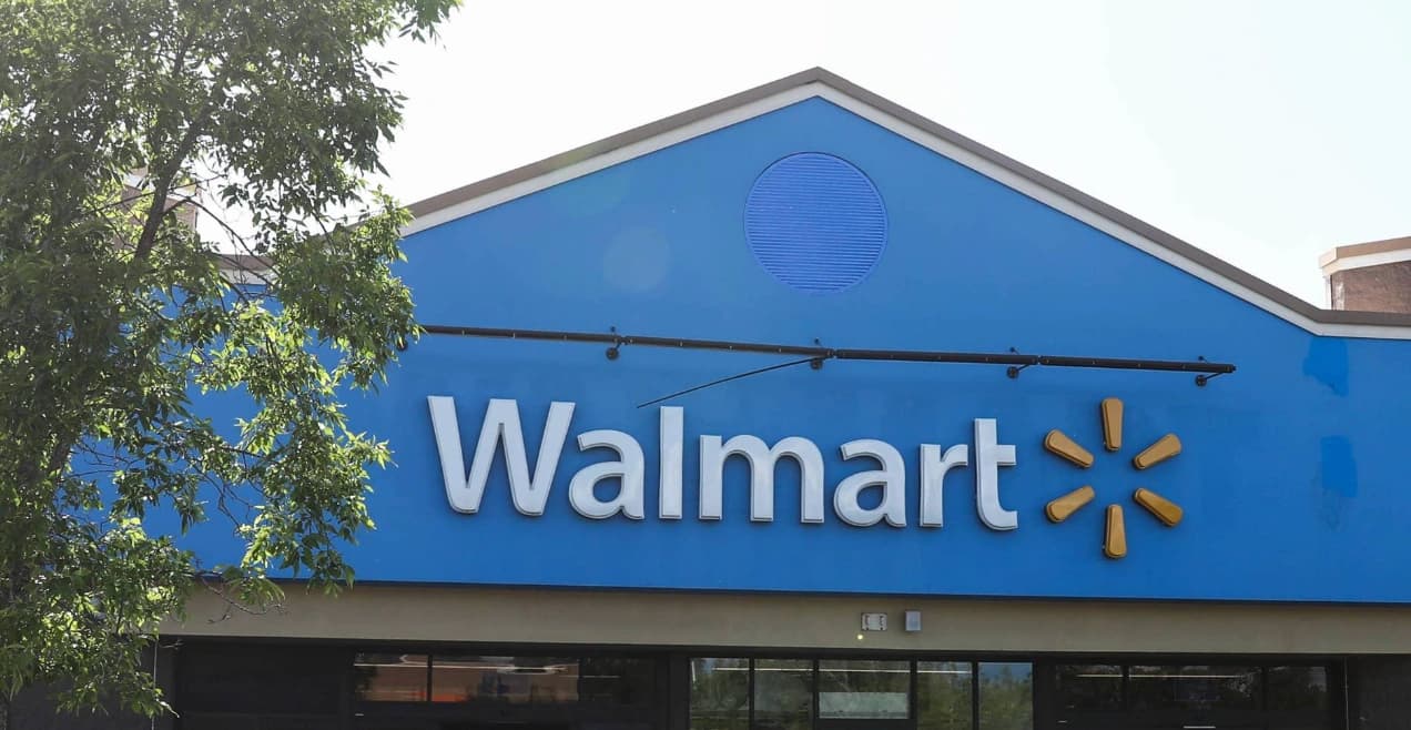 WMT Drops 6% as Comp Sales Miss Signals Consumer Stress