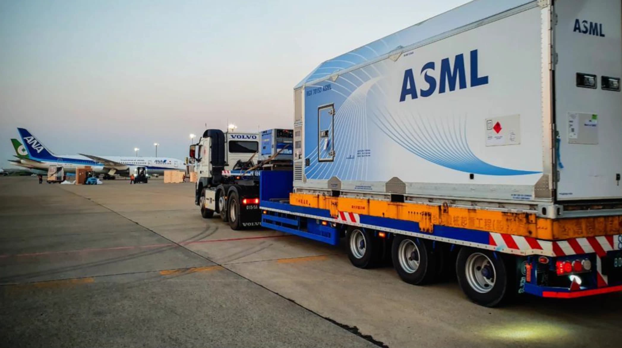 Semis Surge as S&P Eyes 7,800 Breakout Monday