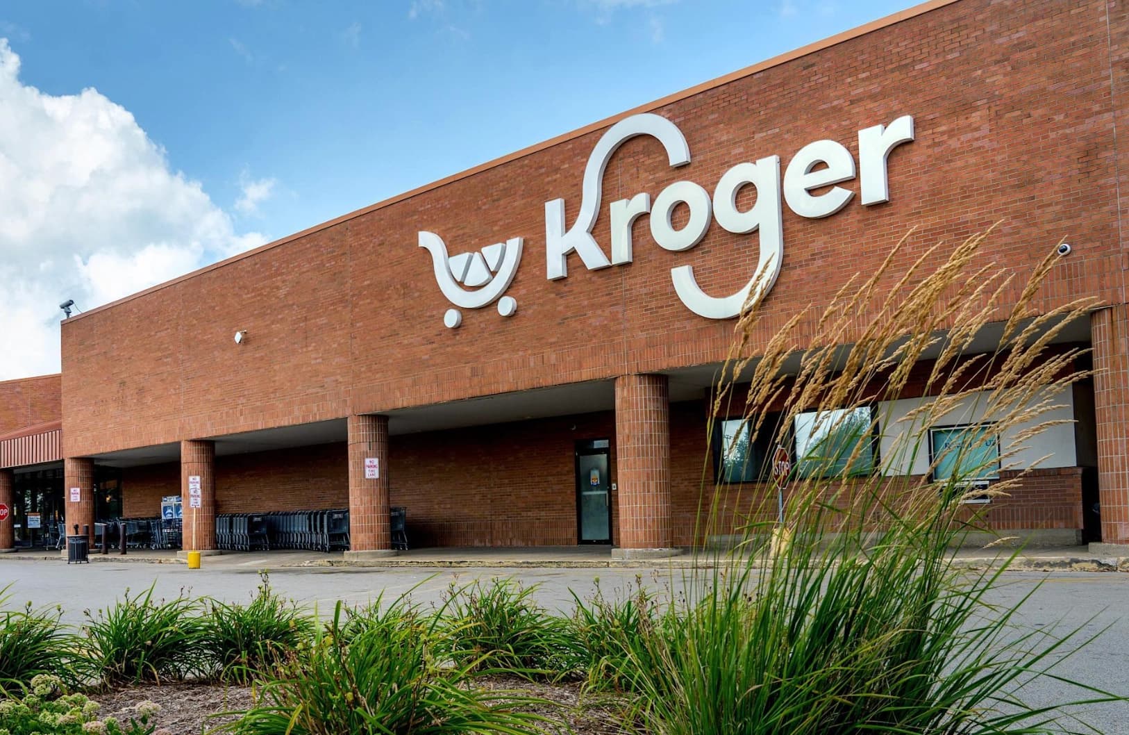 Kroger Q2: EPS Beat Can't Hide the $12B Market Share Bleed