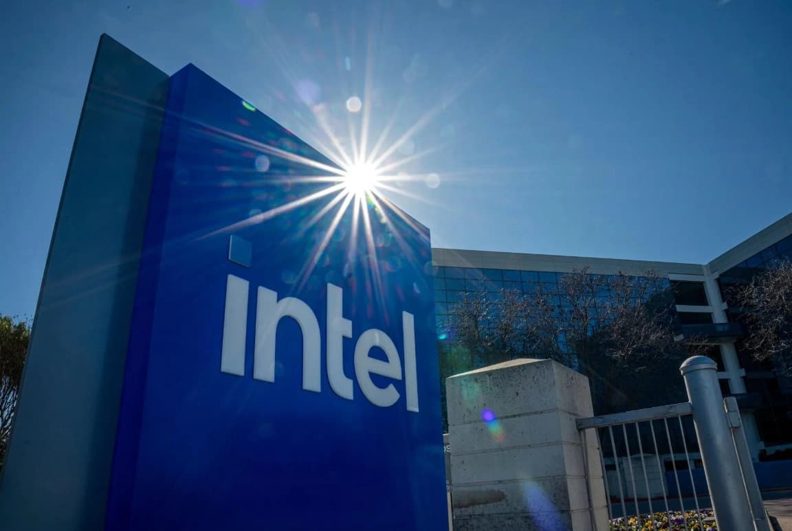 Intel Jumps 3% as Tigress Lifts Target to $145