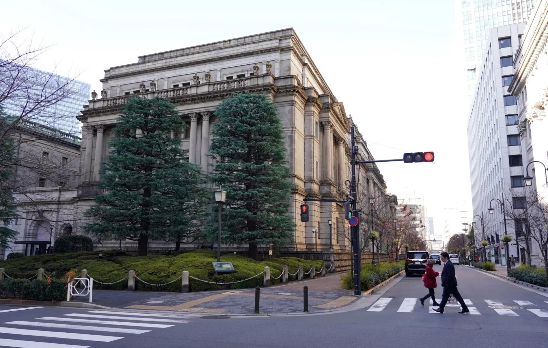 BoJ Hawks Circle as ECB Holds Firm on Inflation Fight