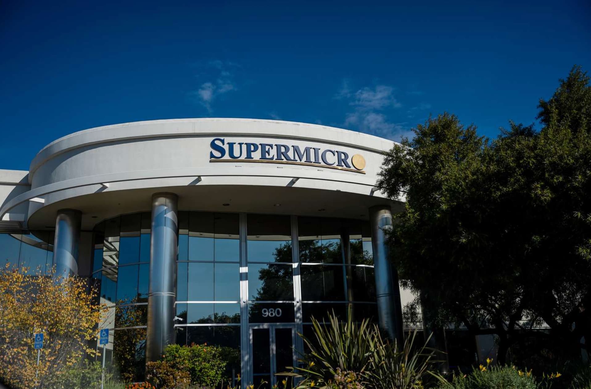 SMCI and CRWV Earnings Tonight: AI Infrastructure on Trial
