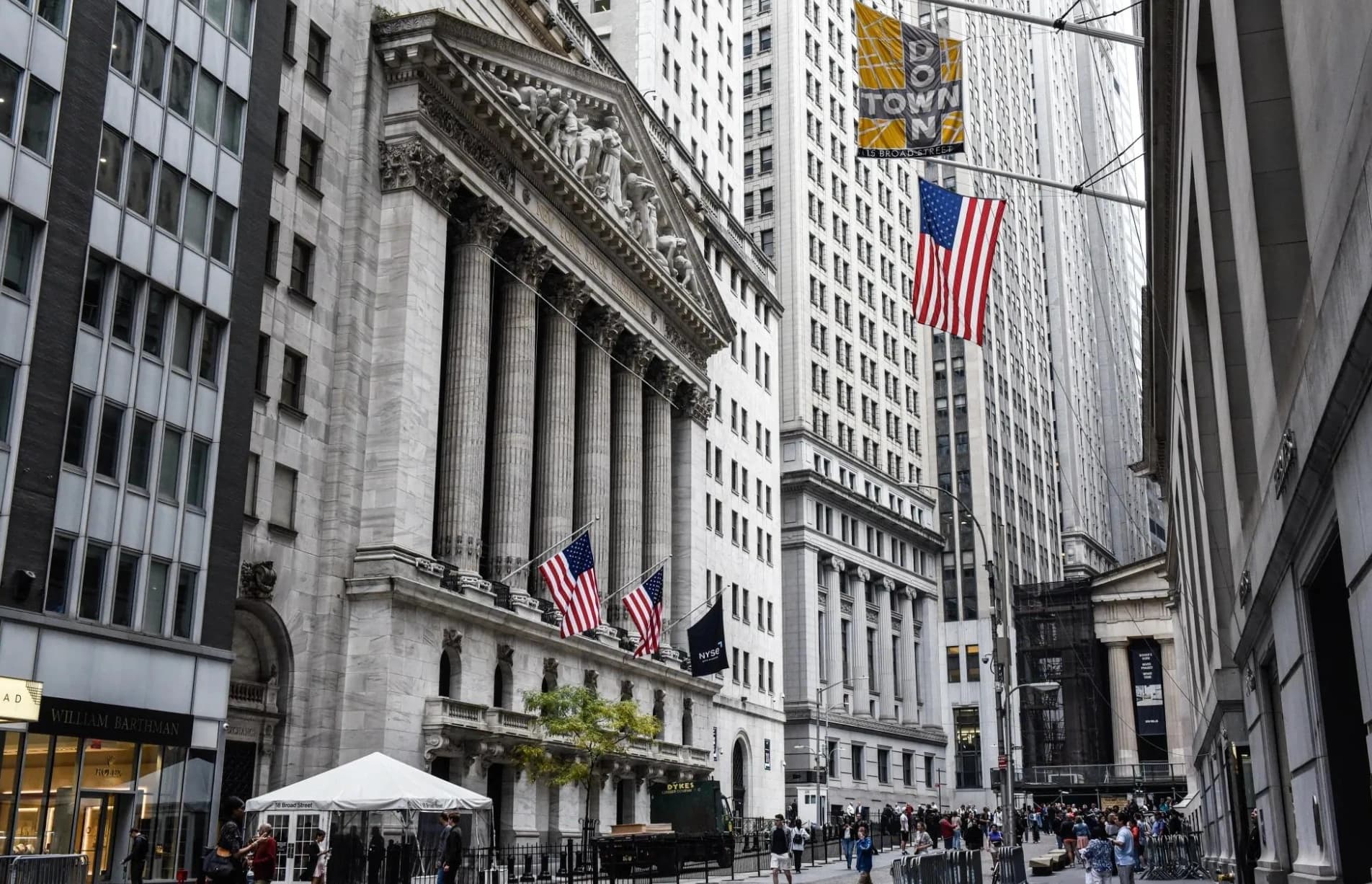 SPY Bleeds $3.8B as QQQ Pulls $3.7B in One Session