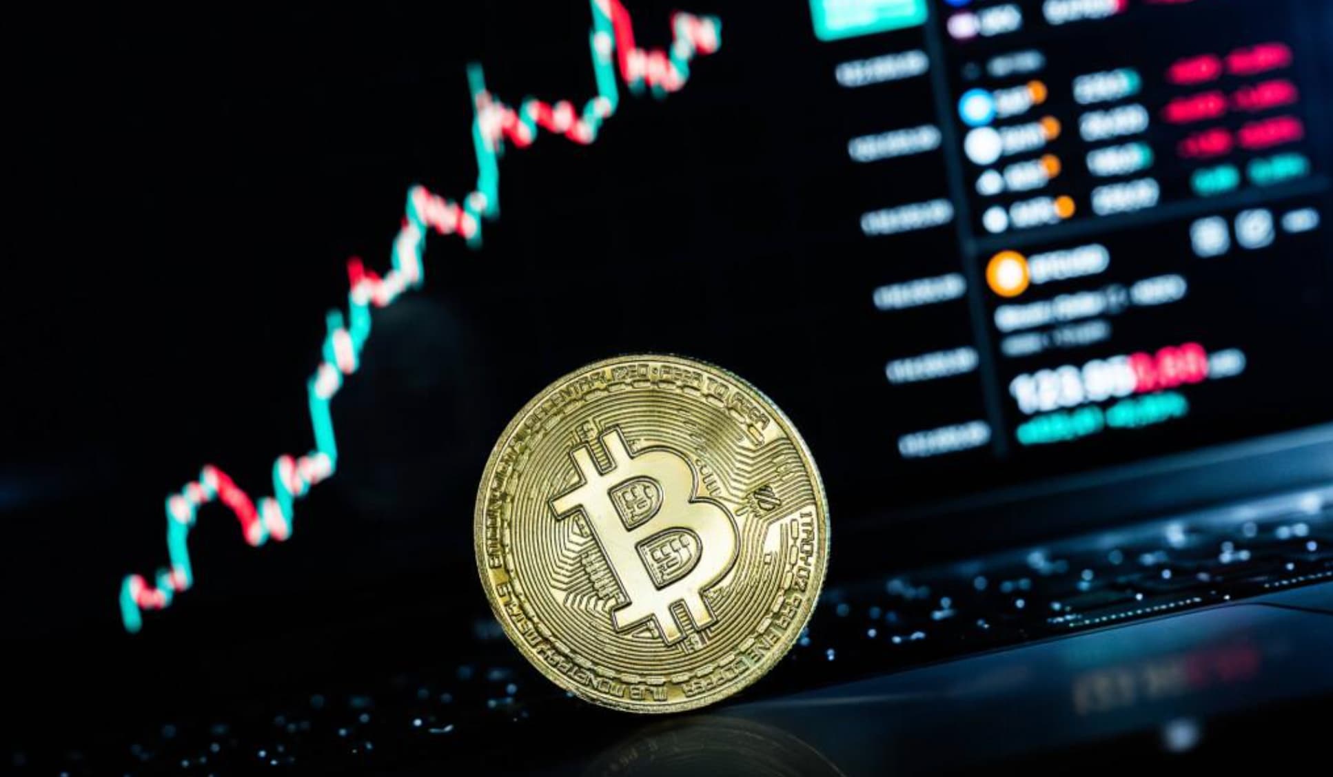 Bitcoin ETFs Hit $727M 5-Day Streak; Ether Joins