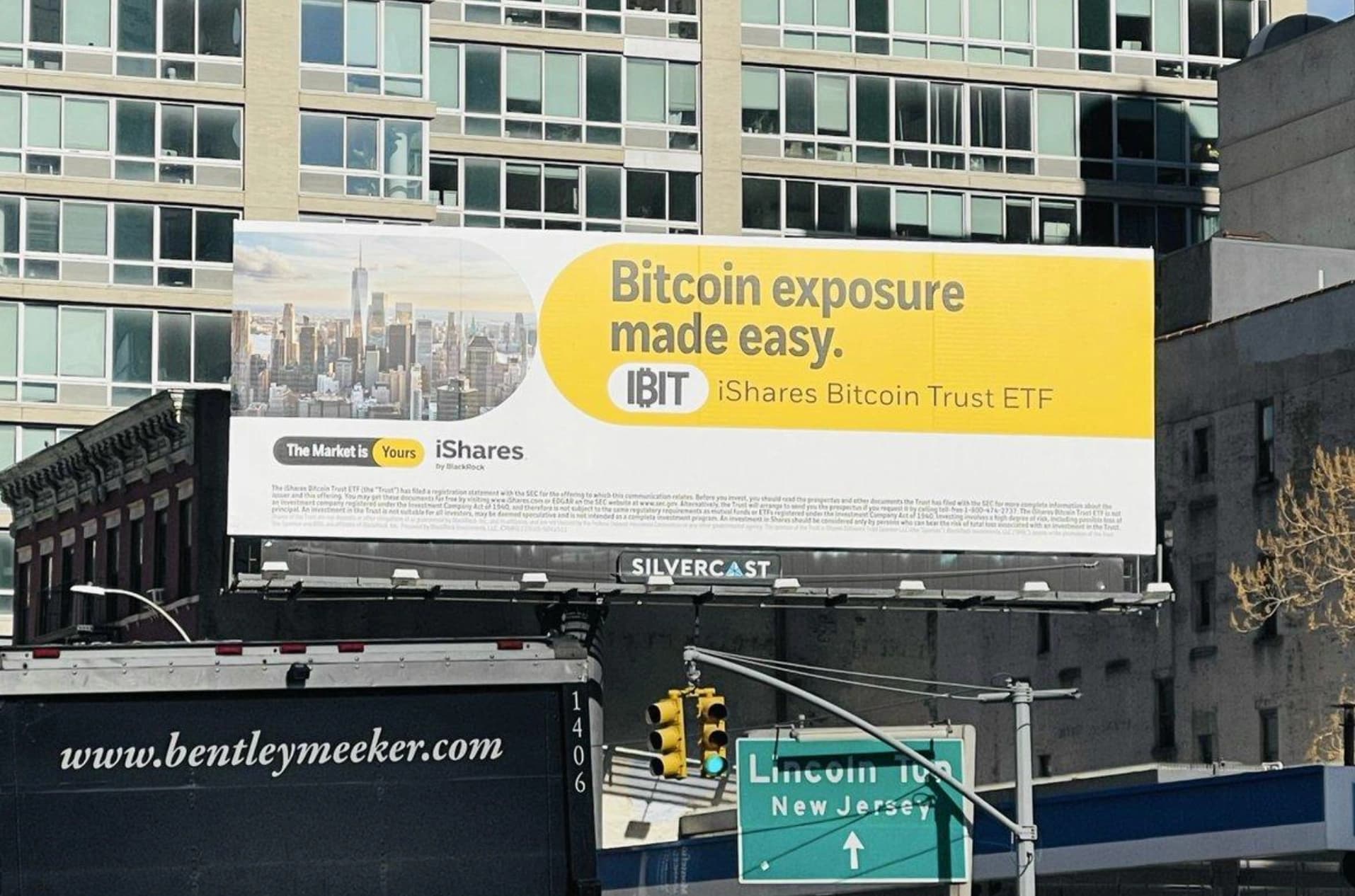 Bitcoin ETFs Pull $854M in a Week as IBIT Dominates