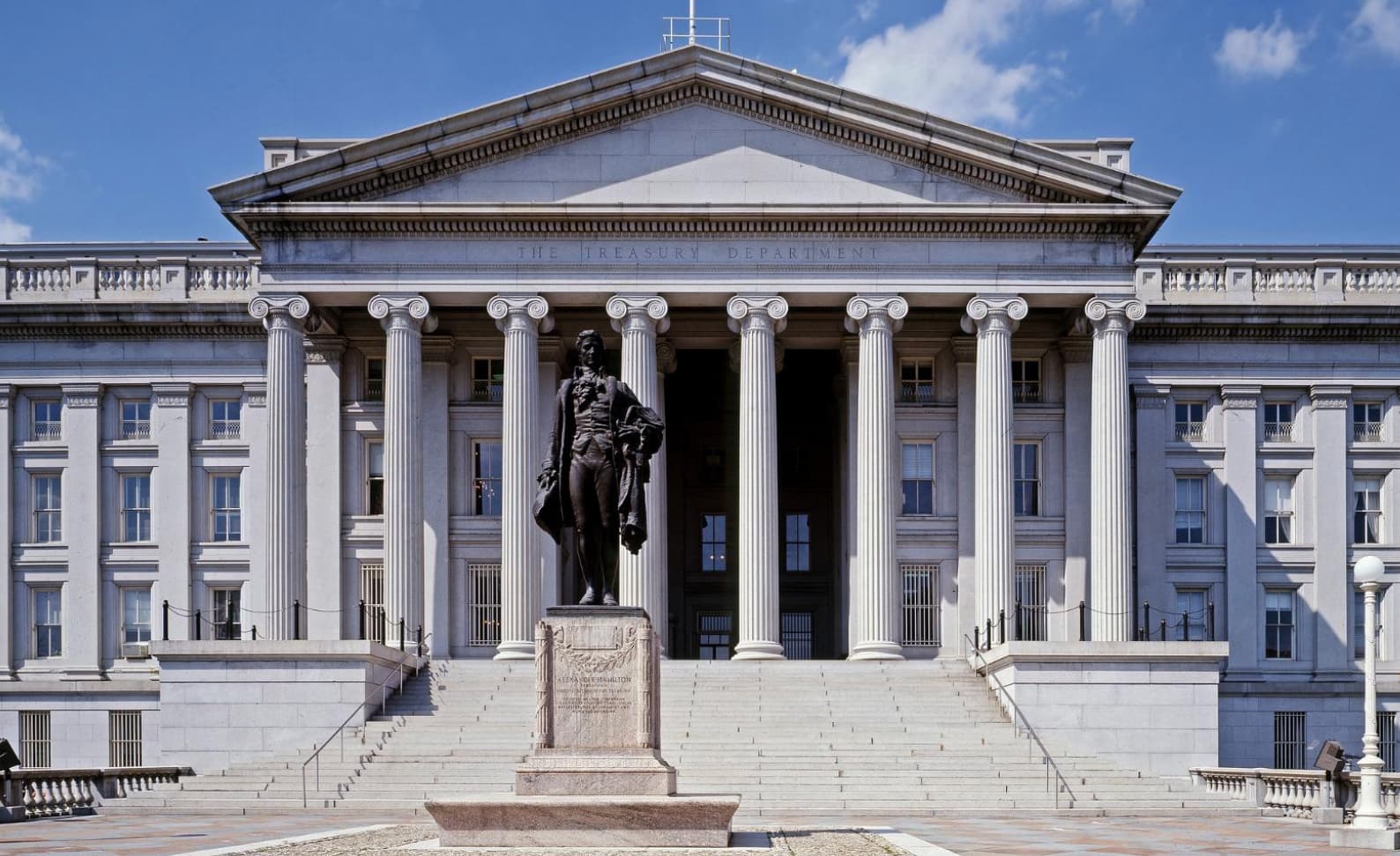 Bond Rout Deepens: 30-Year Hits Multidecade High