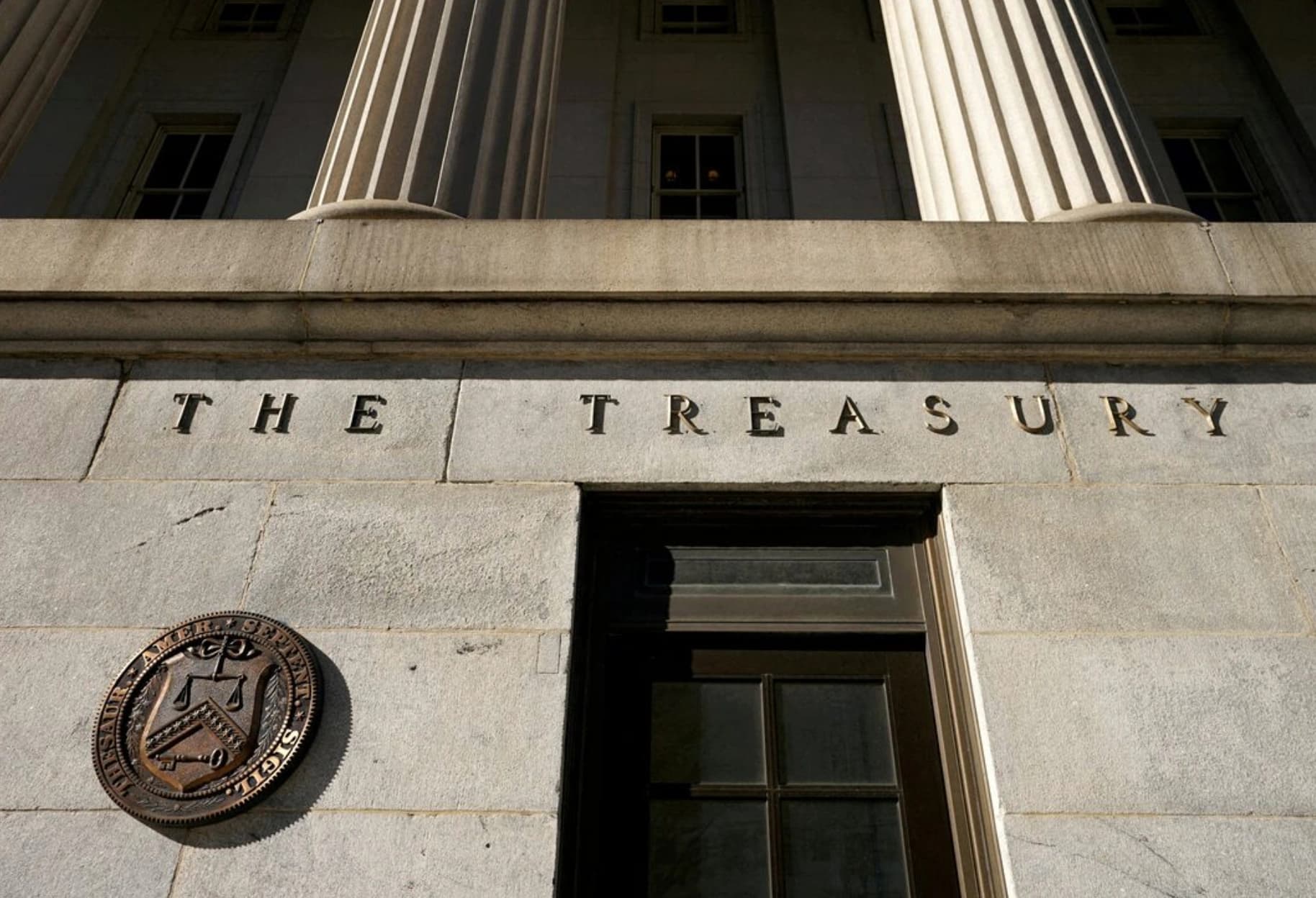 TLT Pulls $1.12B in One Day as Fed Hike Sparks Bond Rush