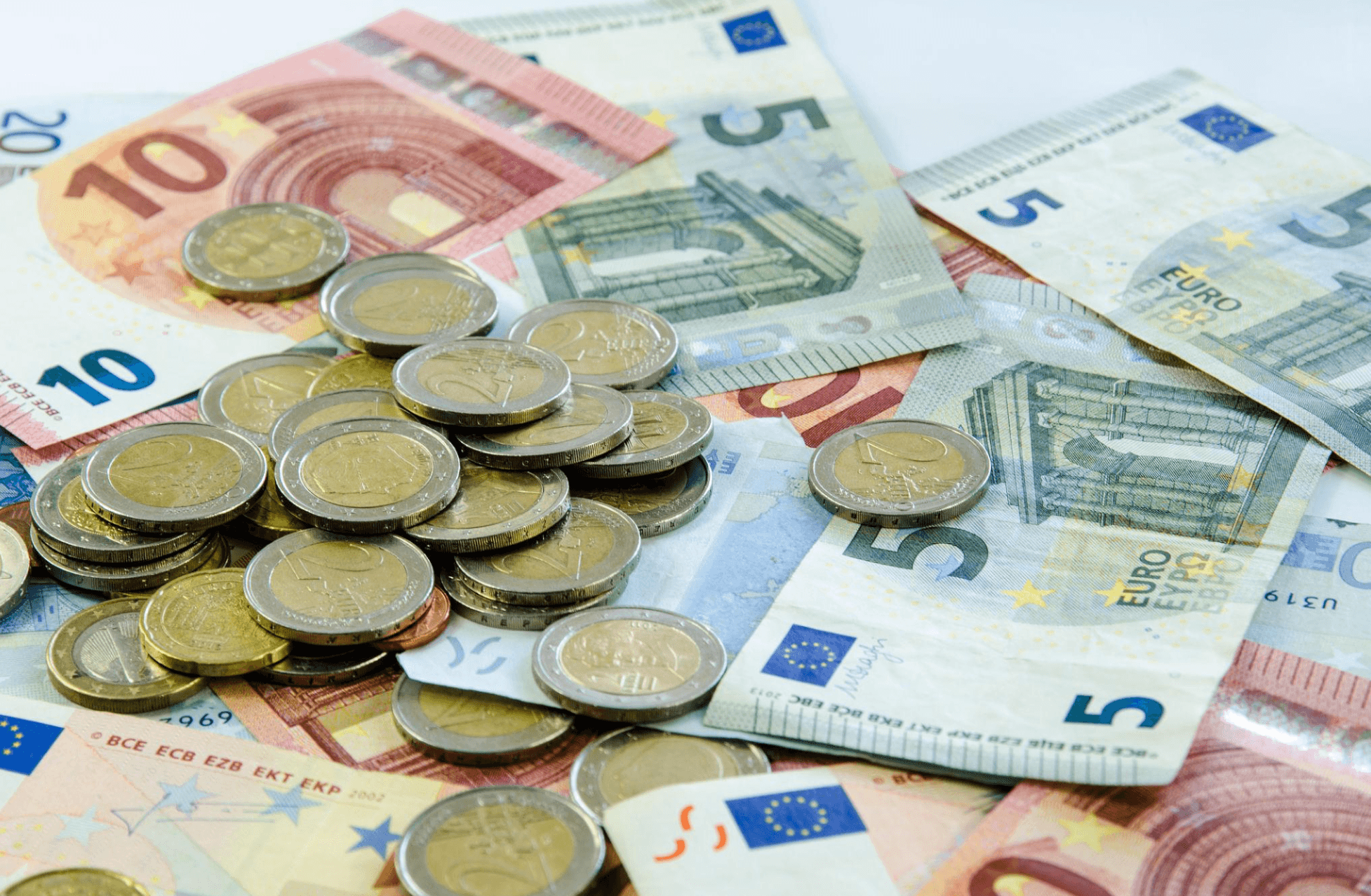 ECB Hikes, BoE Holds: G7 Policy Splits on Iran Shock