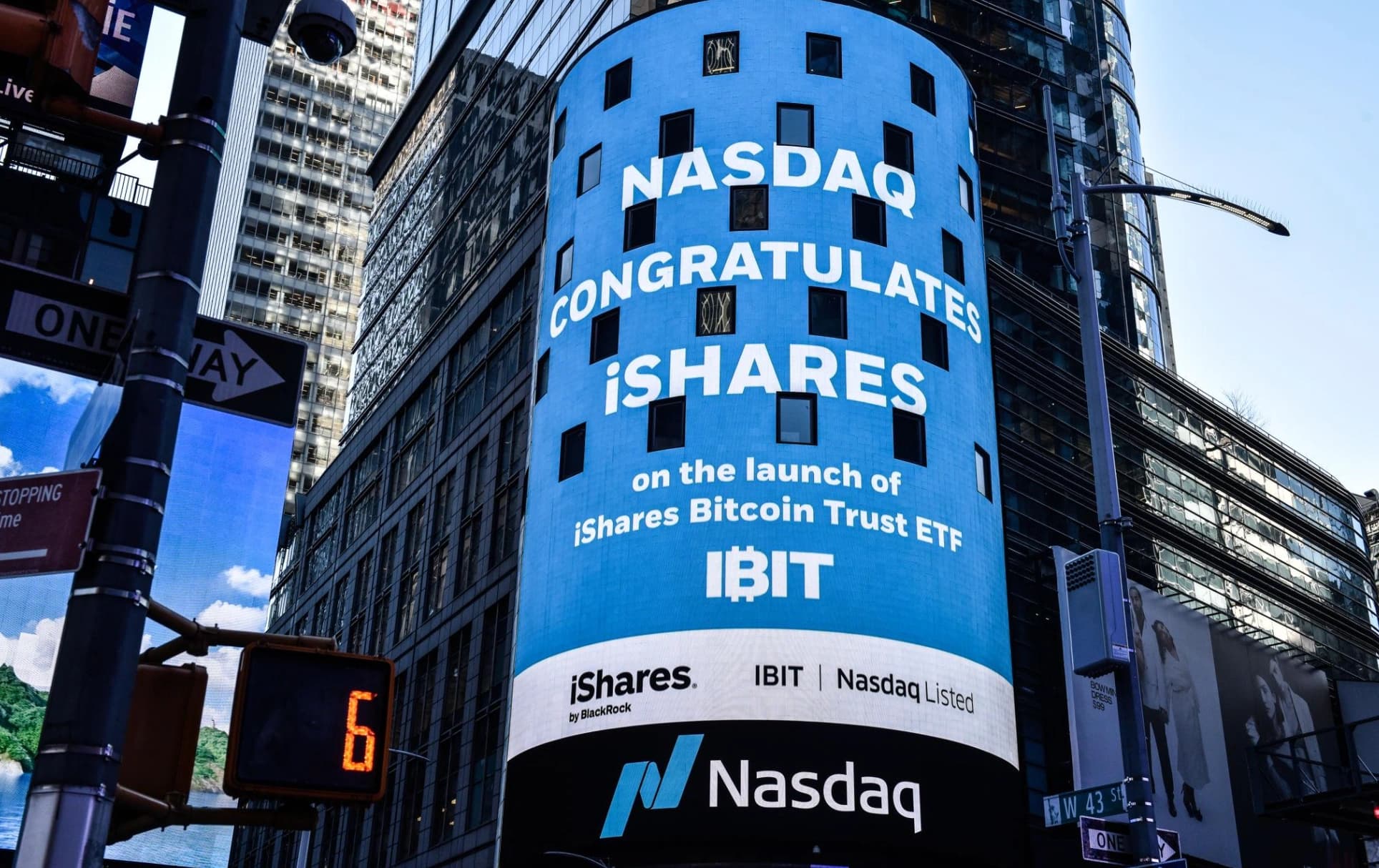 Bitcoin ETFs: $731M Surge, Then $463M Bleed — What's Real
