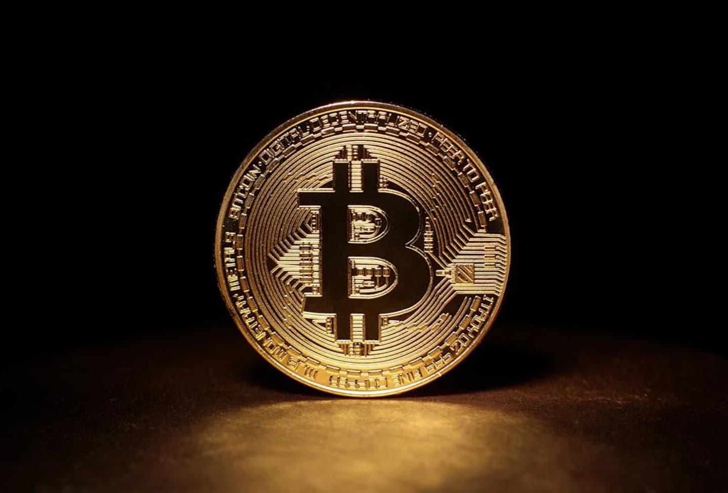 Bitcoin Stalls at $84K Ahead of Friday Payrolls