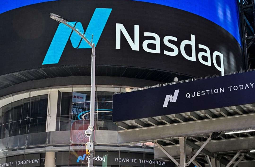 Nasdaq Posts Third Straight Loss on AI Debt Fears