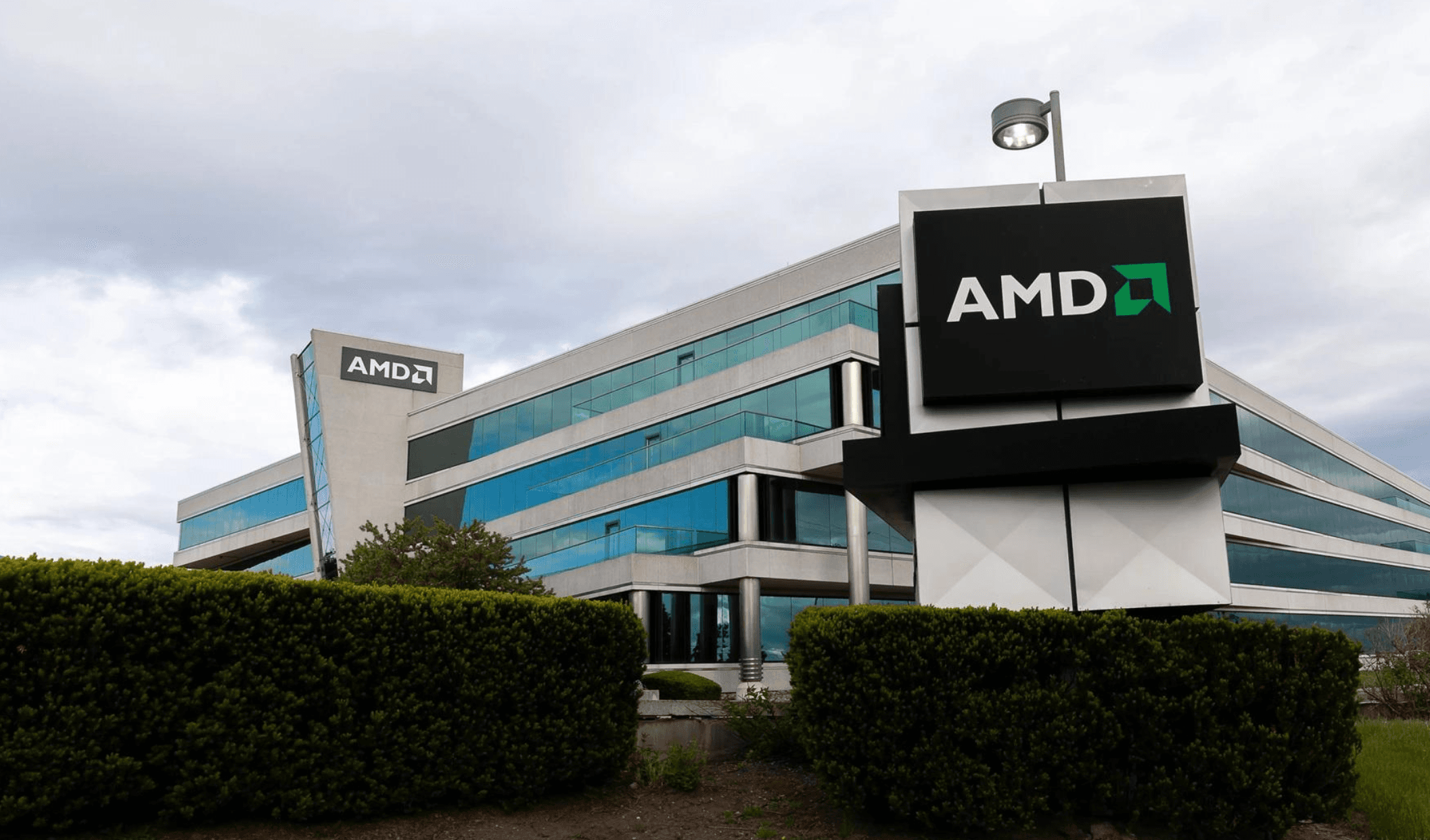 AMD Drops 9% on Weak Guidance Despite Q2 Beat