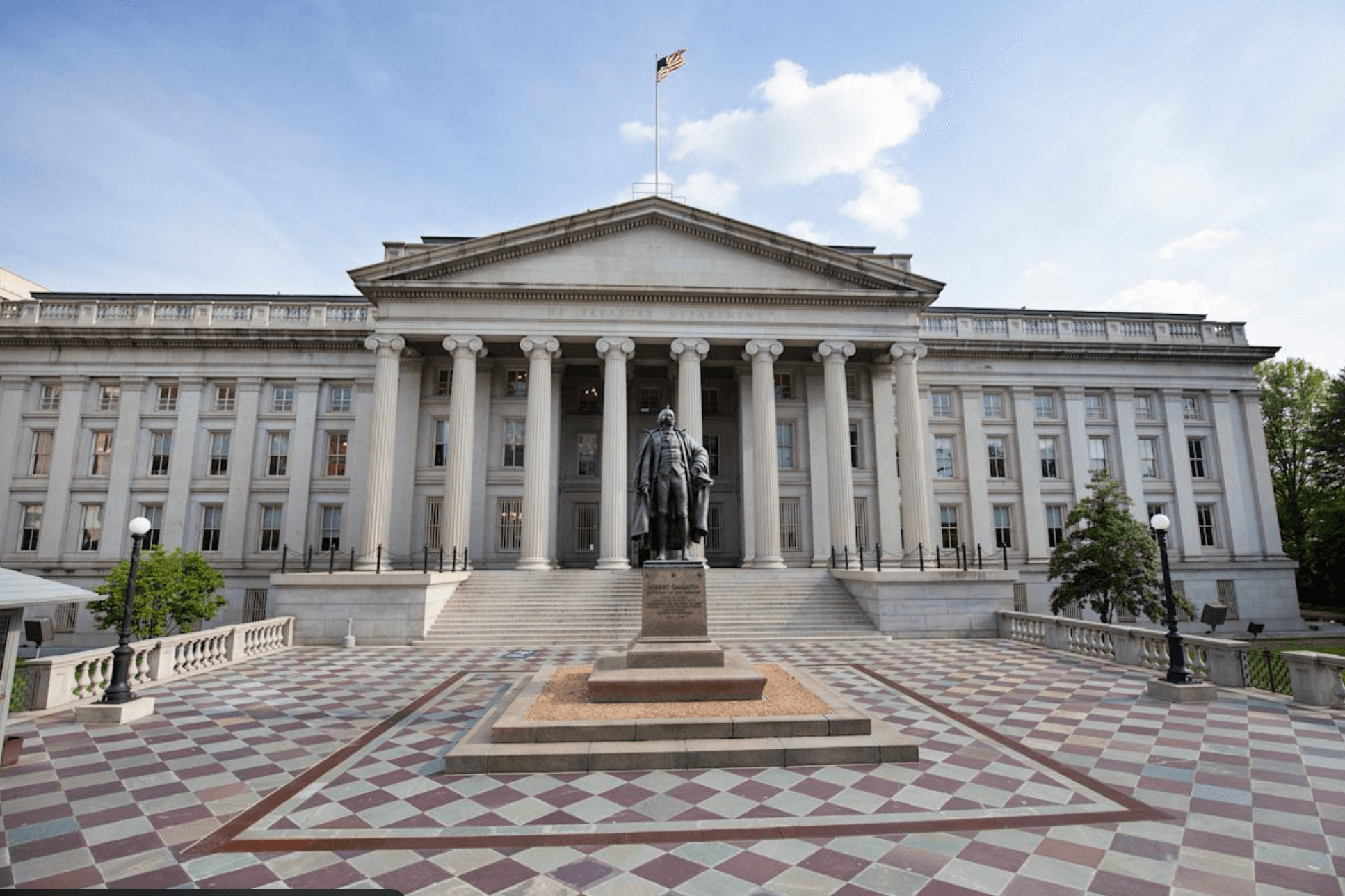 Yield Curve at 35bps: What the Spread Is Pricing