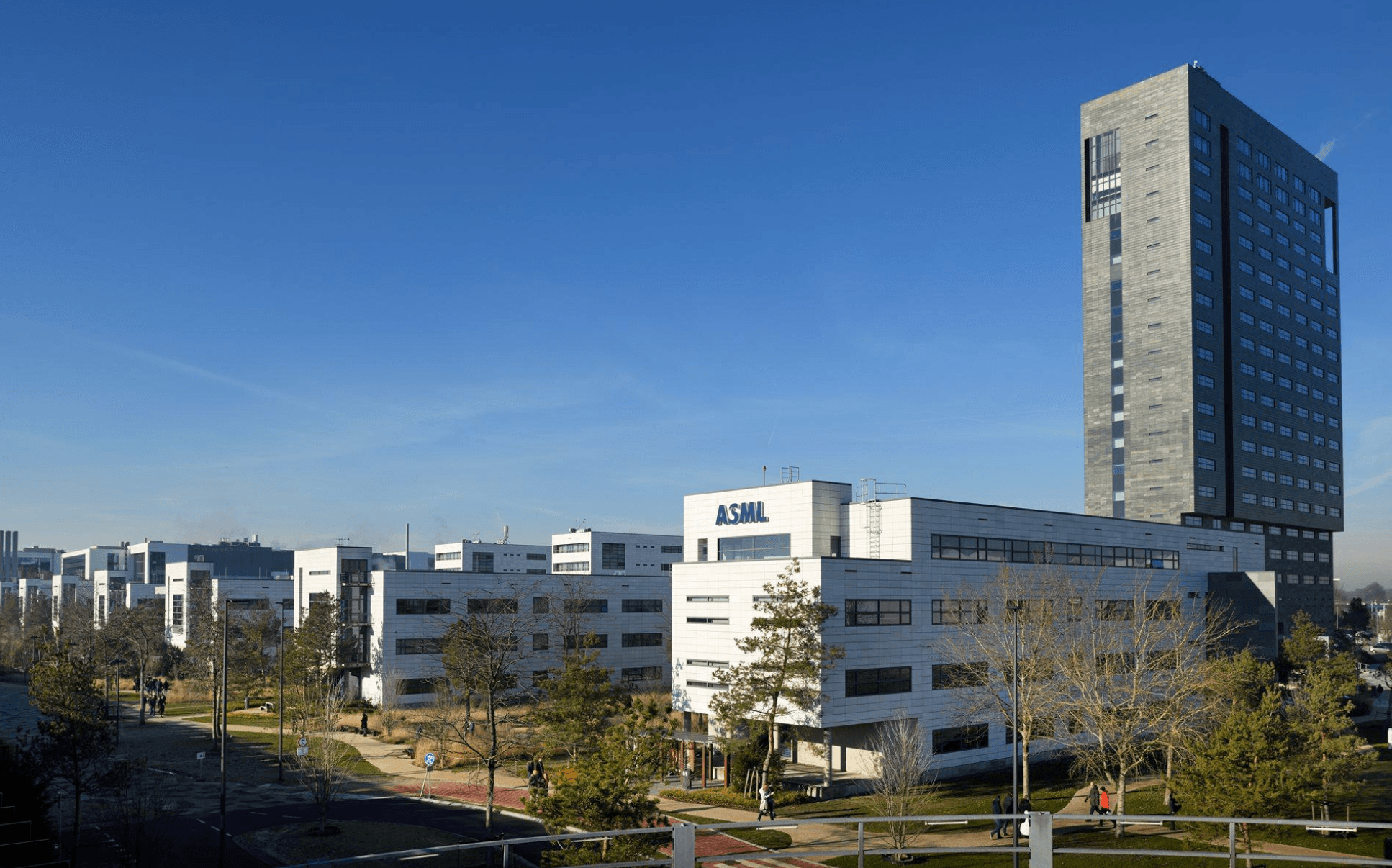 Semiconductor ETFs Pull $2.1B in a Day — Dip Buyers Win