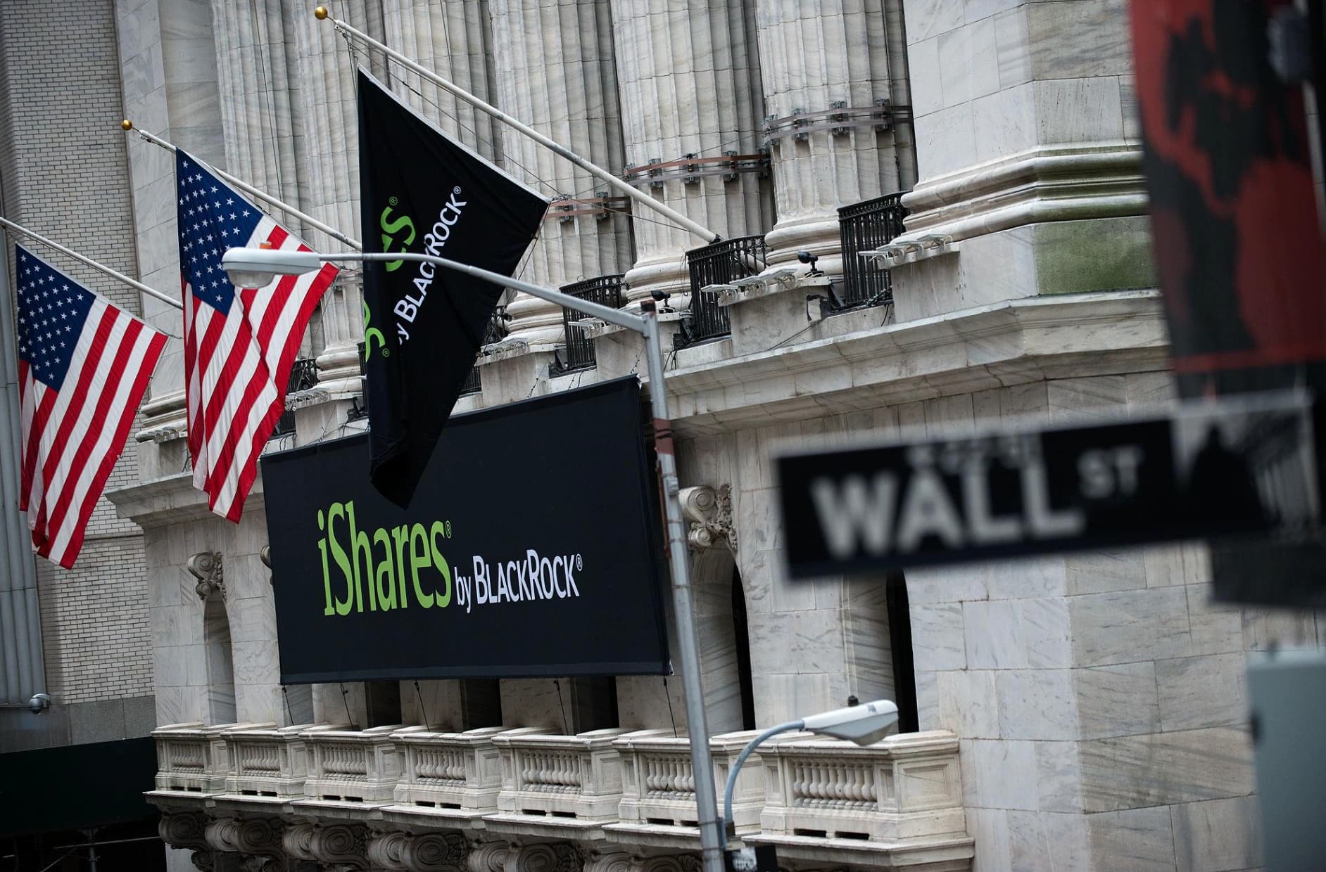 IVV Pulls $6.5B in One Day as ETF Flows Hit Warp Speed