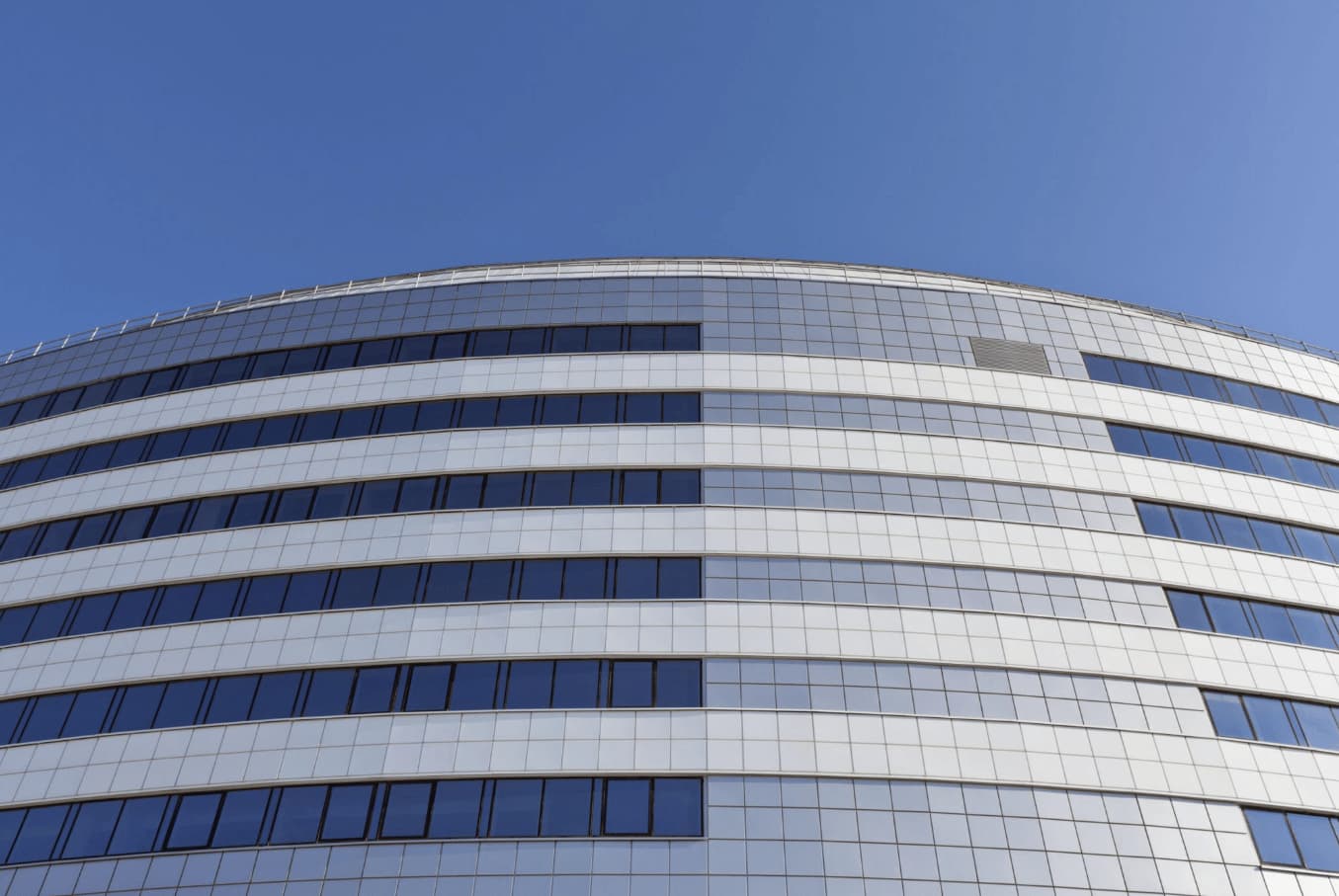 Accenture Craters 18% — What It Signals for Tech