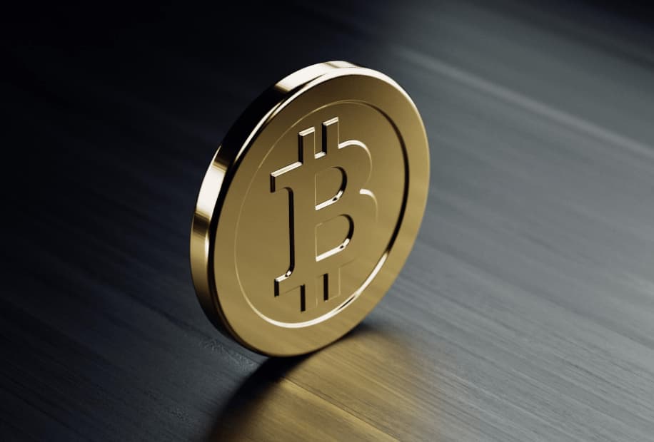 Bitcoin Holds $62K as Fed Decision and Iran War Weigh