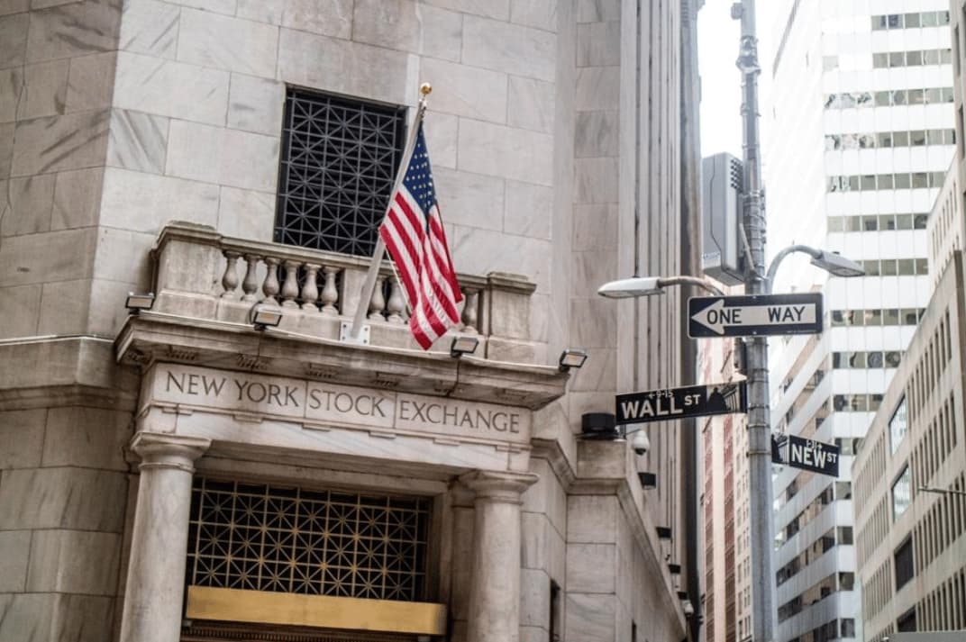AMC Stock Crashes 24% on $200M Dilutive Share Sale