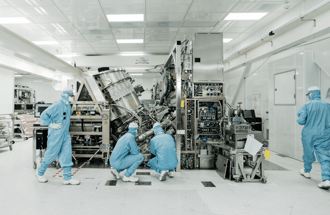 ASML Beats Q1 Earnings but Sinks 6% on China Curbs