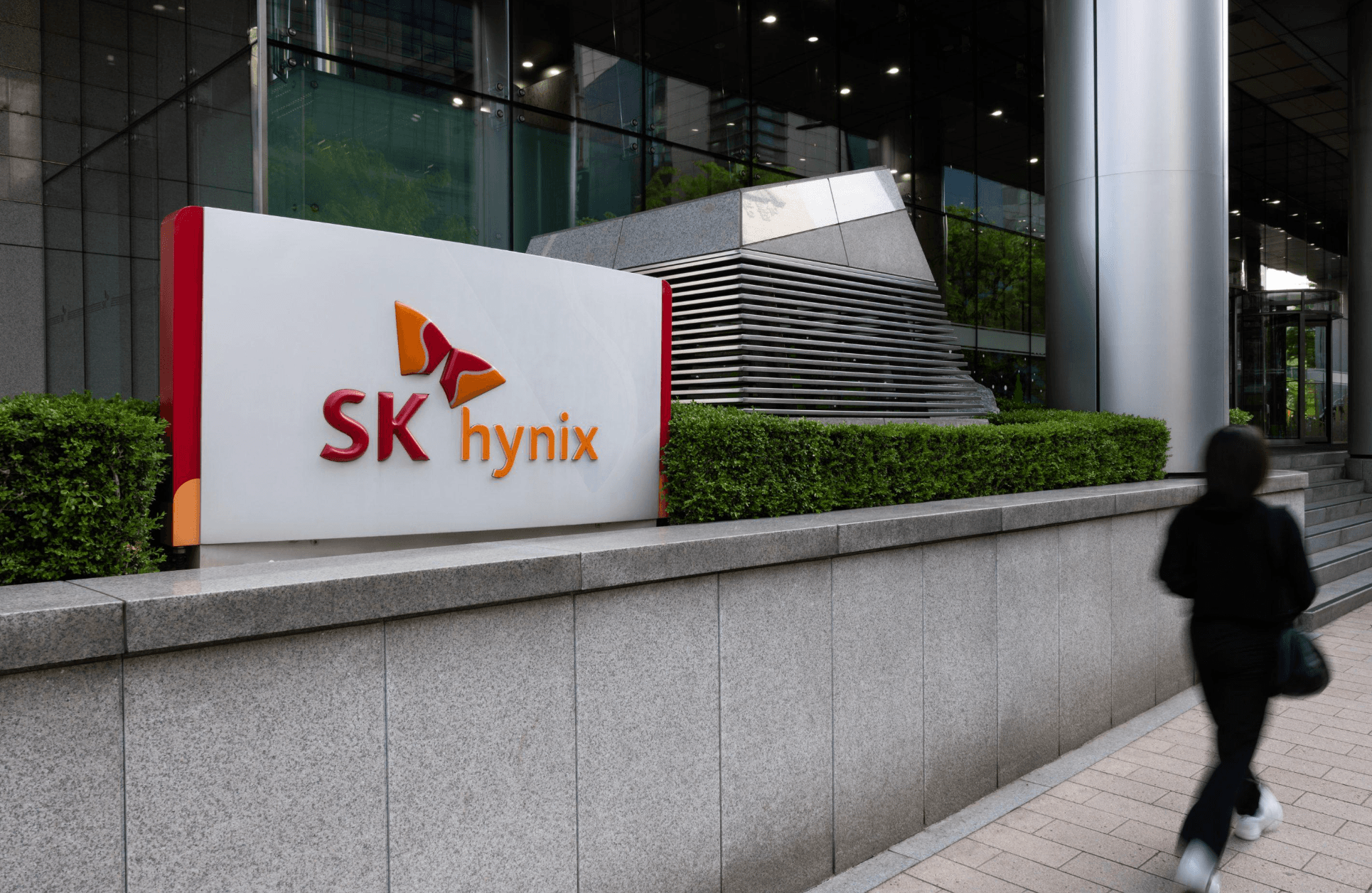 SK Hynix IPO Hangover: SKHY Drops 8% in Seoul