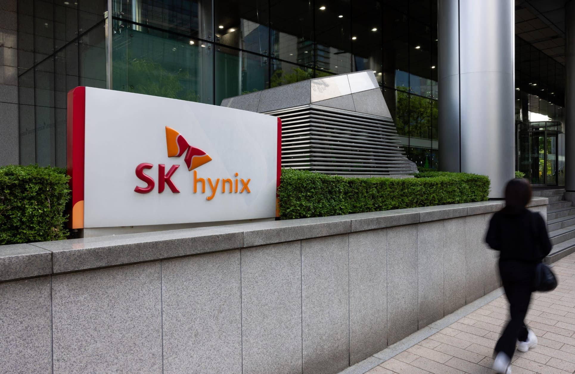SK Hynix IPO Hangover: SKHY Drops 8% in Seoul
