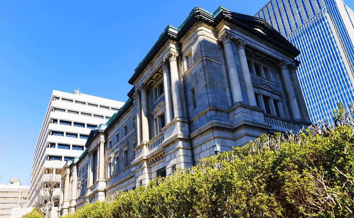Bank of Japan's Hawkish Hold Sends Yen Higher on 6-3 Split