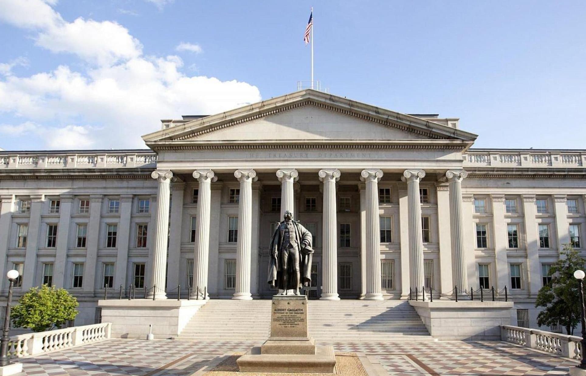 Yield Curve Re-Steepens as CPI Holds at 3.5%