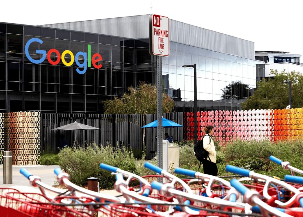 Big Tech Earnings Split: Alphabet Surges, Meta Slumps on Capex