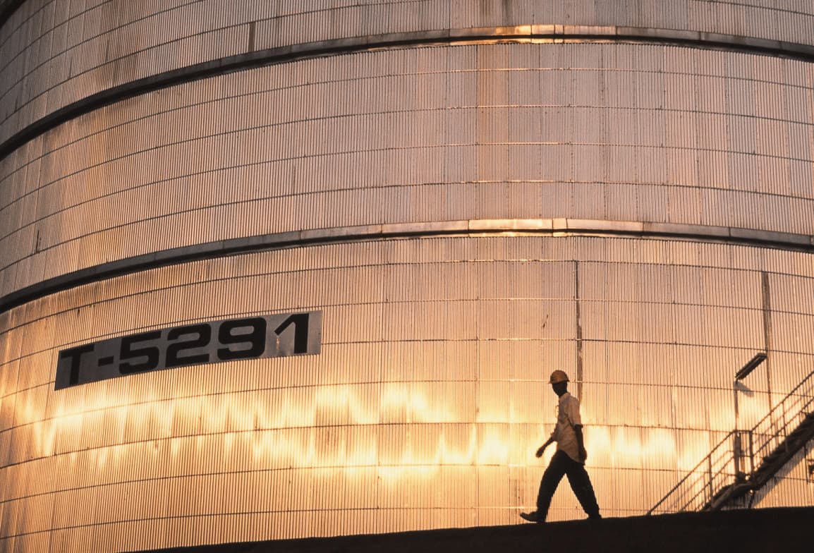 Stocks Slide as Hormuz Standoff Pushes Brent Past $110