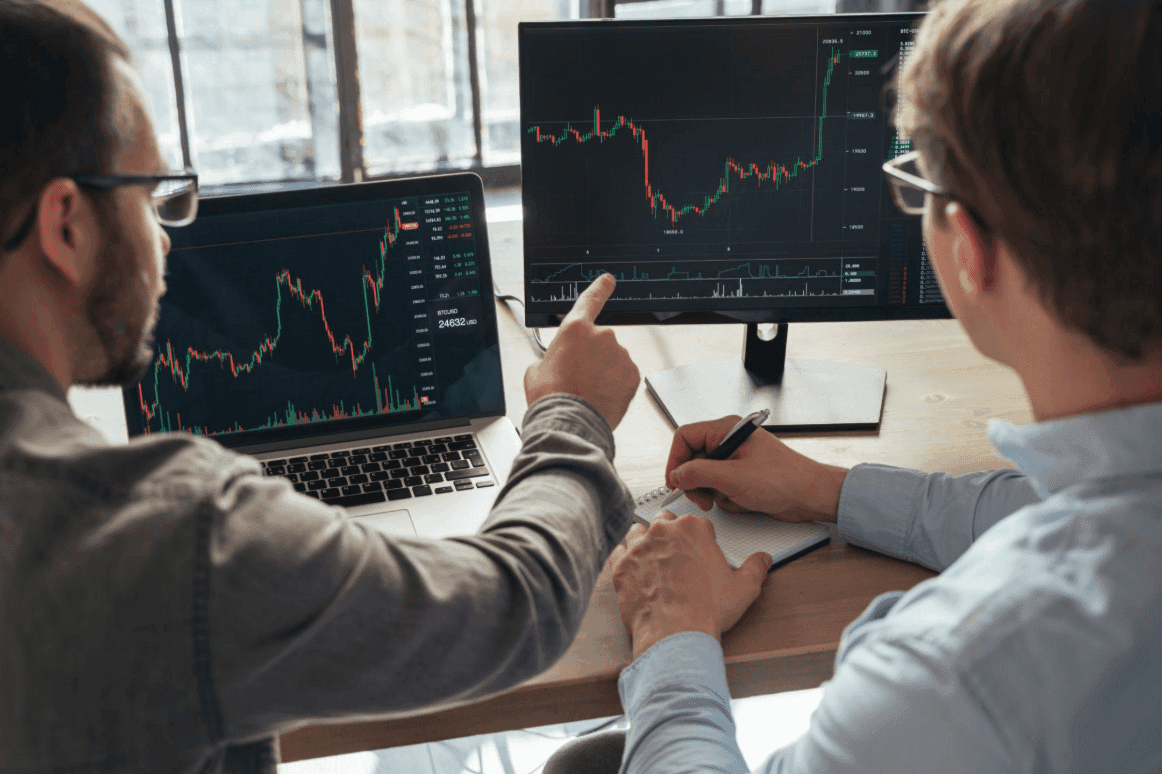 Bitcoin ETFs Pull $1B Weekly as IBIT Dominates