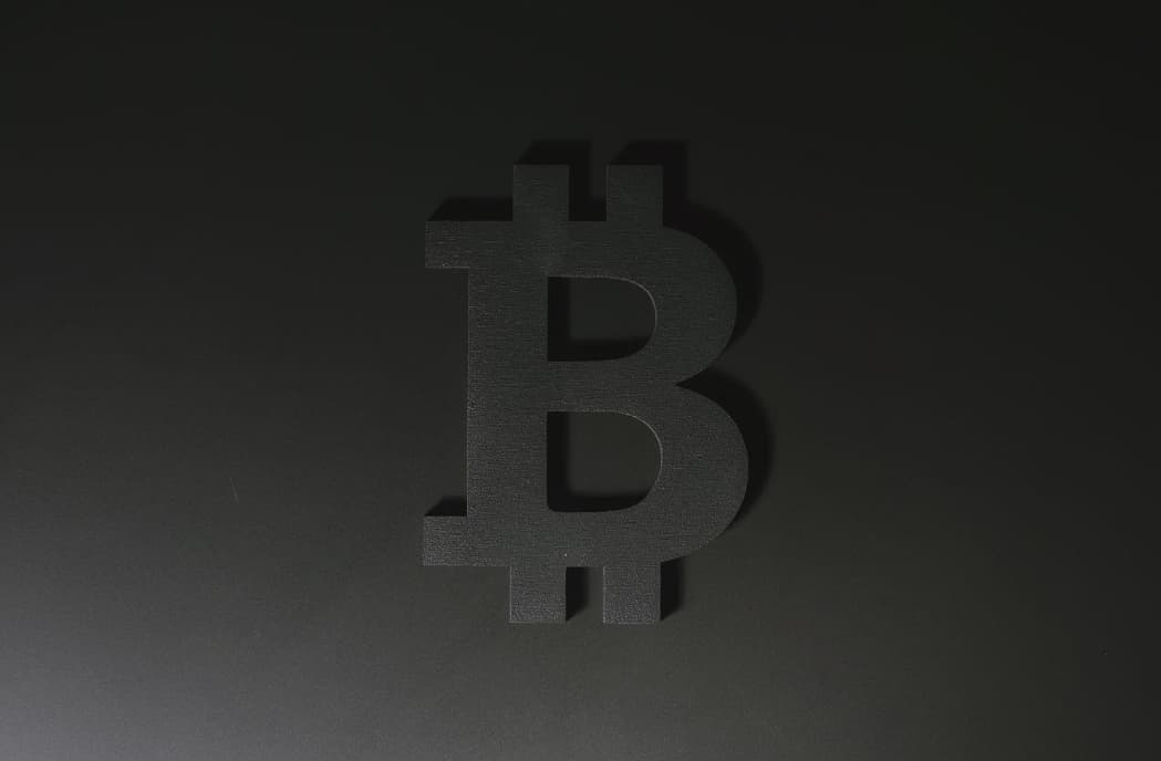 Bitcoin Holds $77K as Powell Faces His Final FOMC