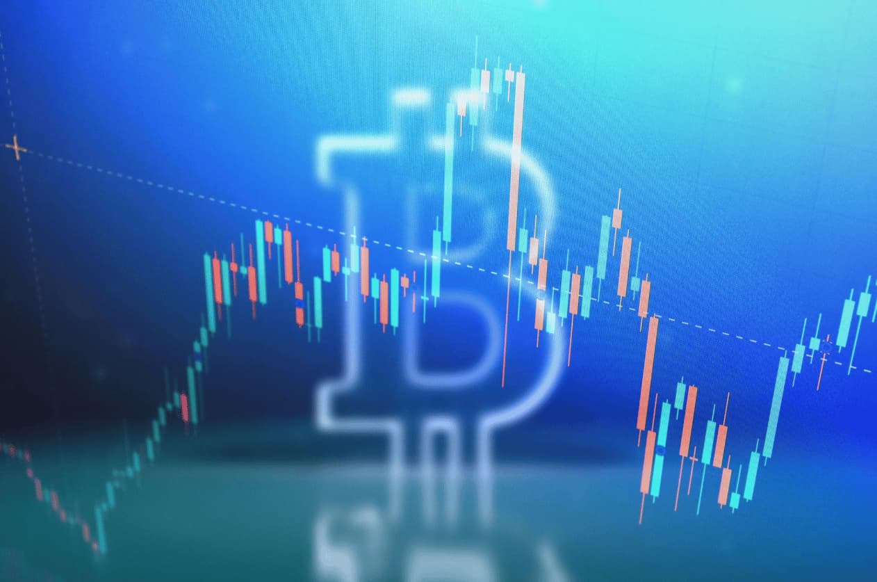Bitcoin Holds $77K as White House Eases Crypto Rules