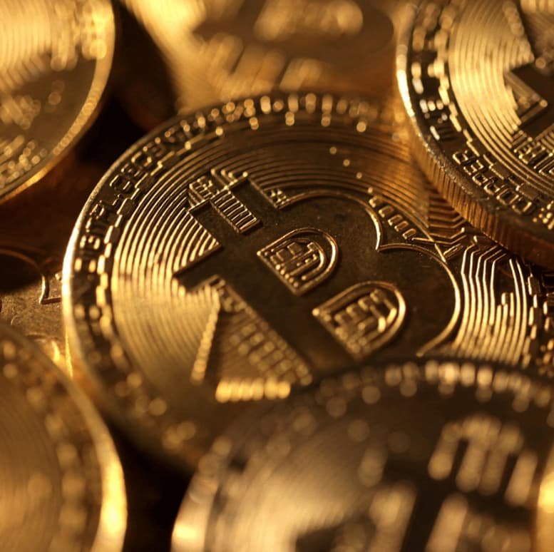 Bitcoin Holds $82K as ETF Flows Reverse After $2.7B Streak