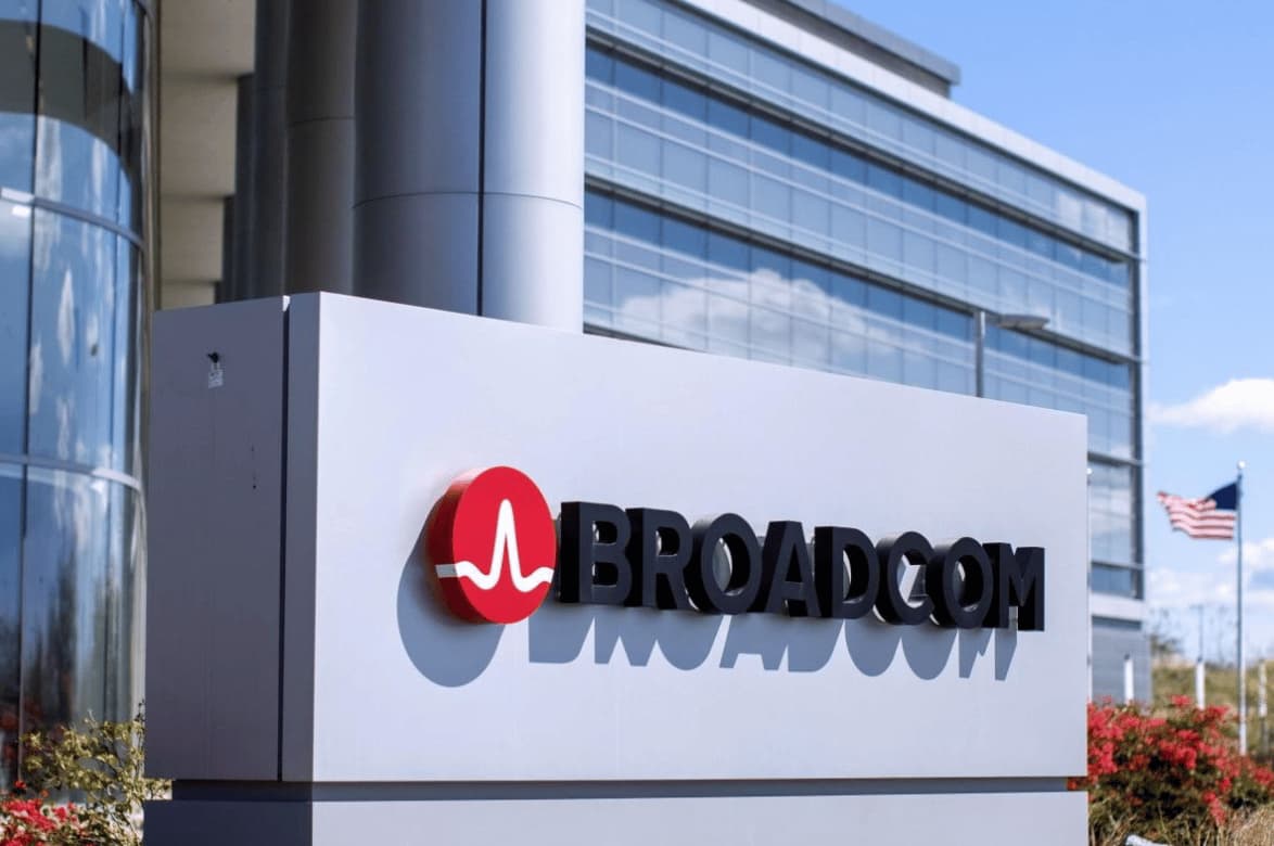 Broadcom-OpenAI $18B Chip Deal Stalls on Financing Fight
