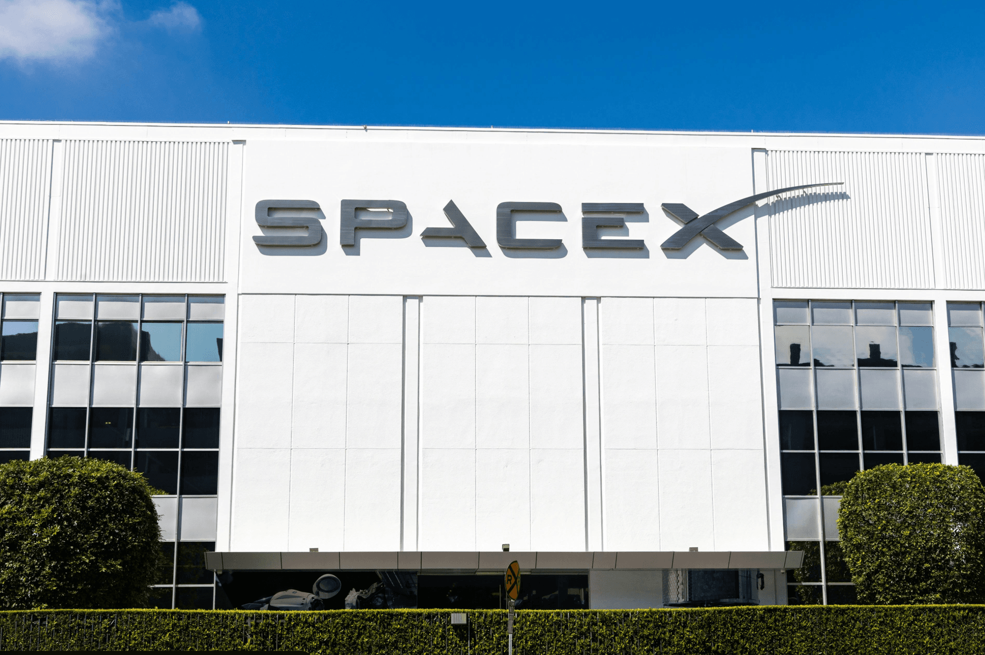 SpaceX Reports First Earnings Tonight: $6.88B Rev, Lock-Up Risk