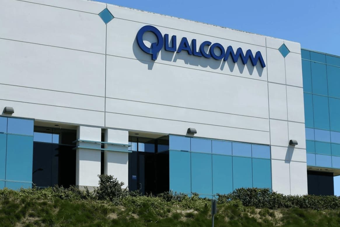 Chip Stocks Bleed as Qualcomm Drops 11% in Sector Rout