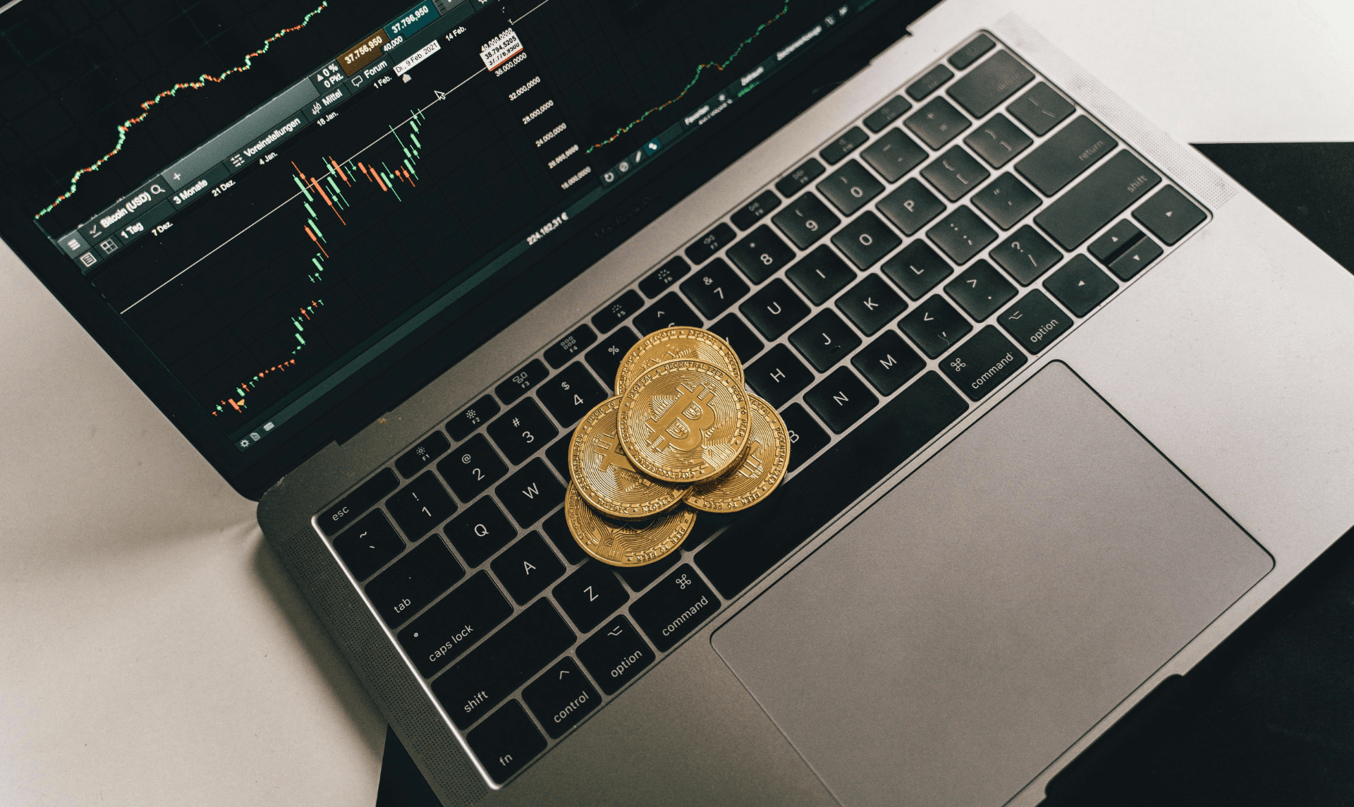 Bitcoin Holds $64K as Fed Decision Looms