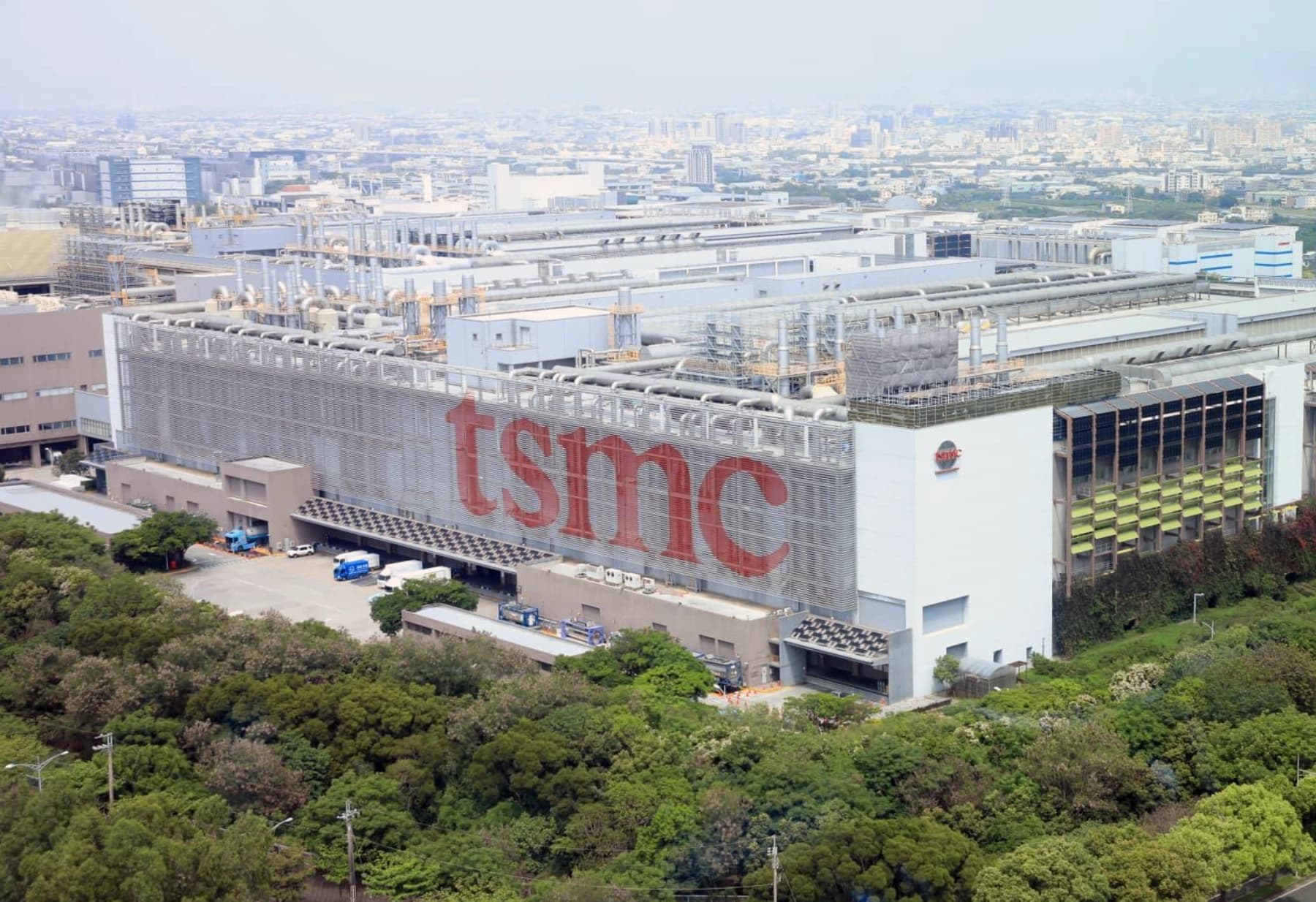 ASML Q3 EPS Crushes Estimates by 21% — TSMC Due Tomorrow