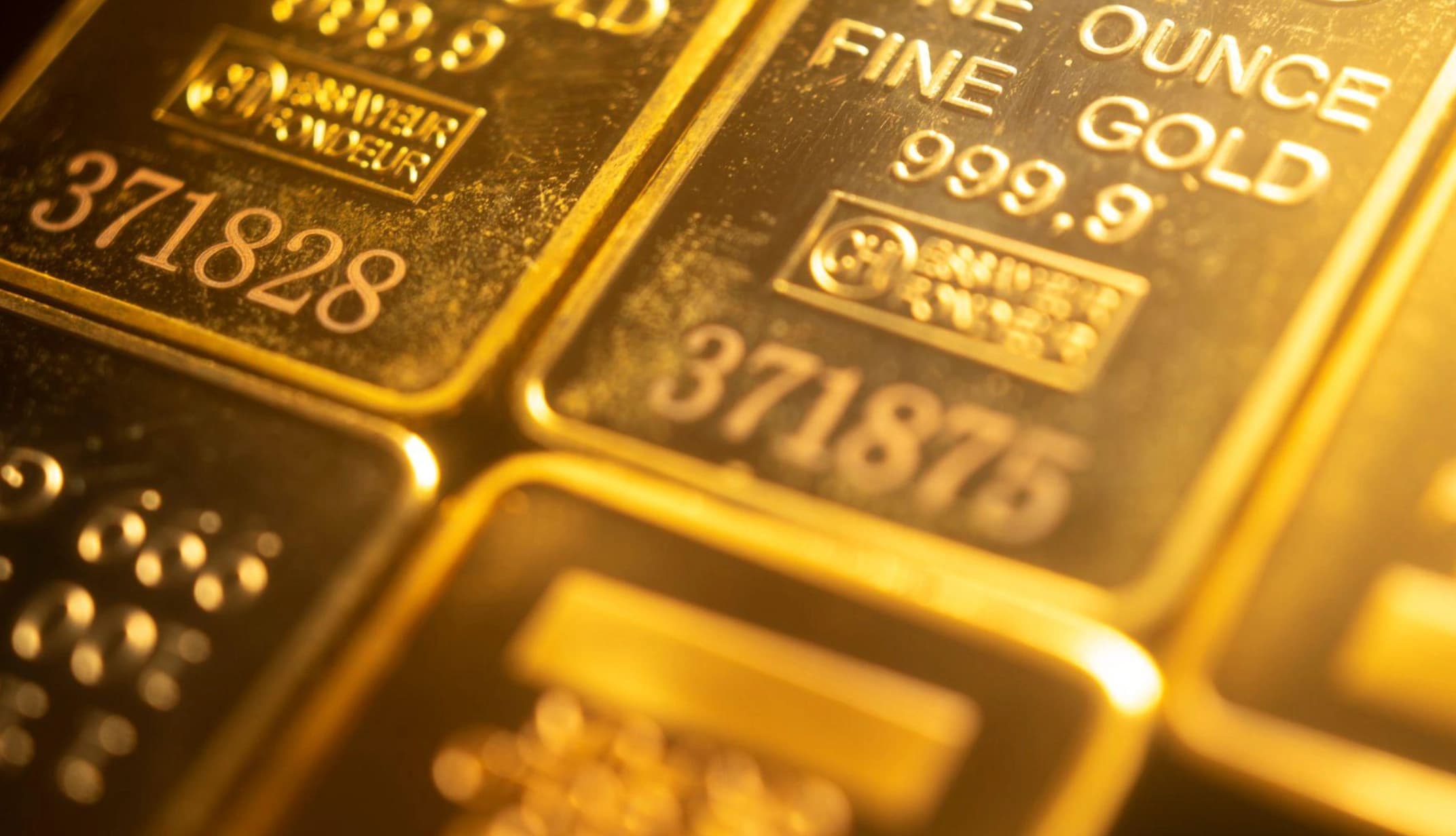 Gold ETF Pulls $1.19B as Traders Dump QQQ and SPY