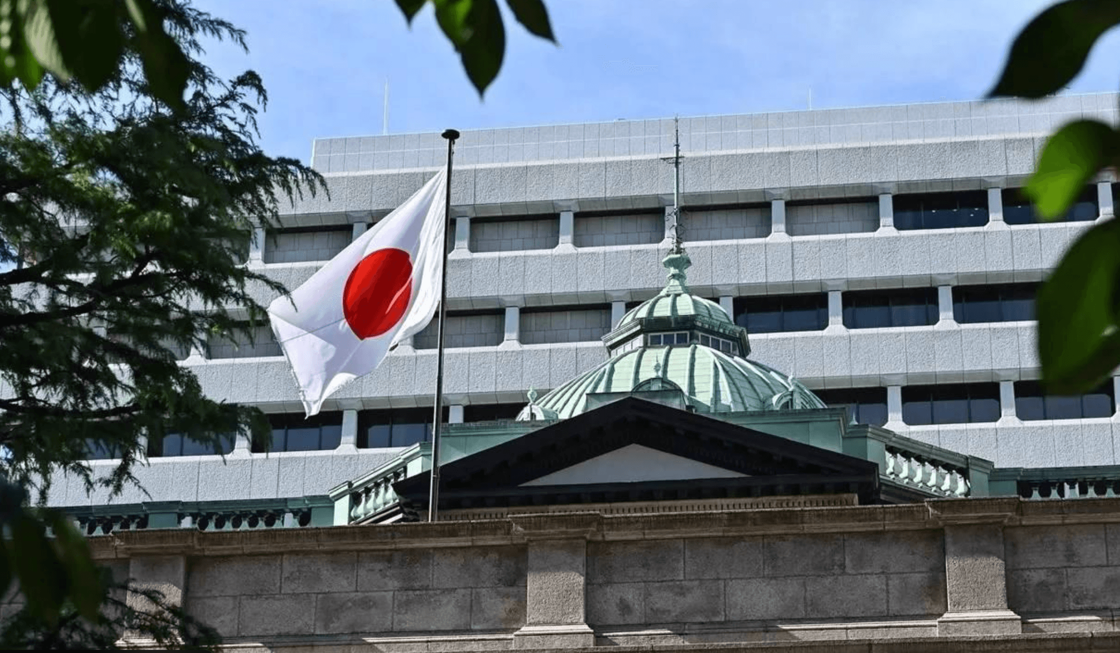 BOJ at 31-Year High, ECB Hiking: The Rate Divergence Trade