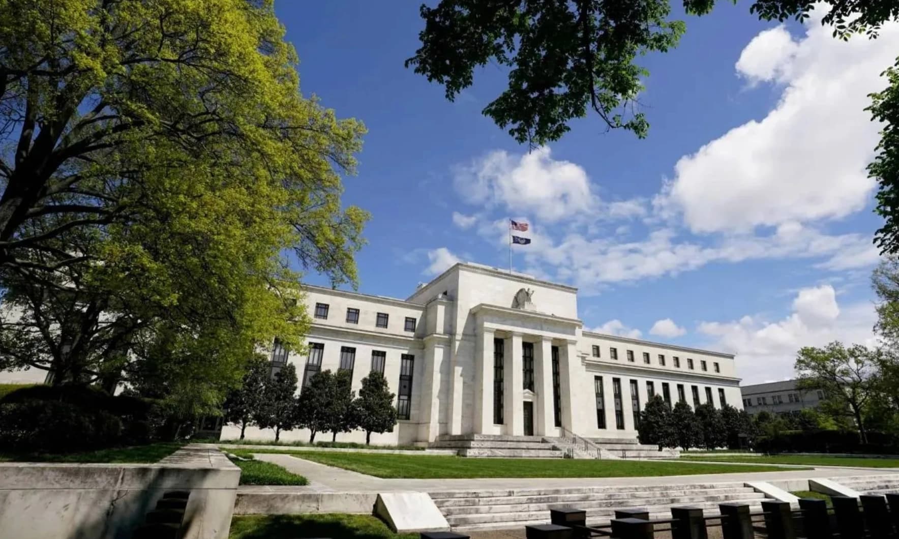 Fed Hikes to 4.00%: Dot Plot Flags One More Move in 2026