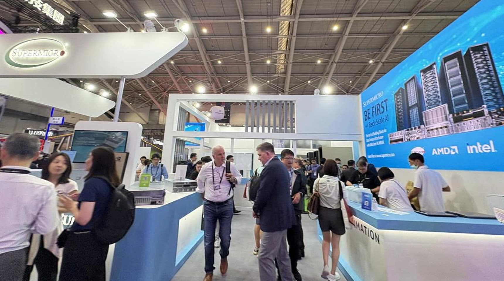 SMCI Beats by 78%: $65B–$72B Guide Reshapes AI Hardware