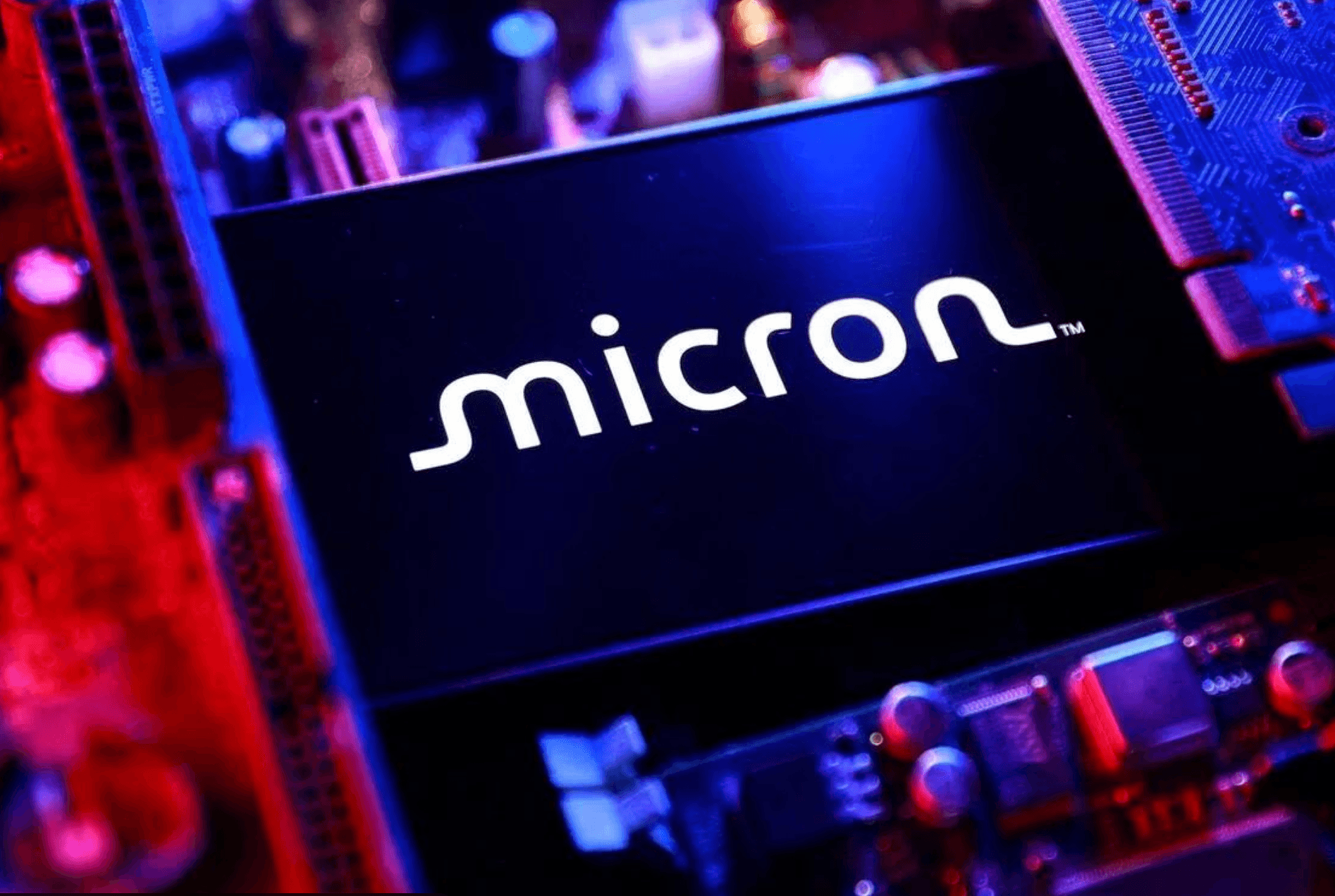 Semiconductors Drive S&P to 7,543 as Chip Rally Widens