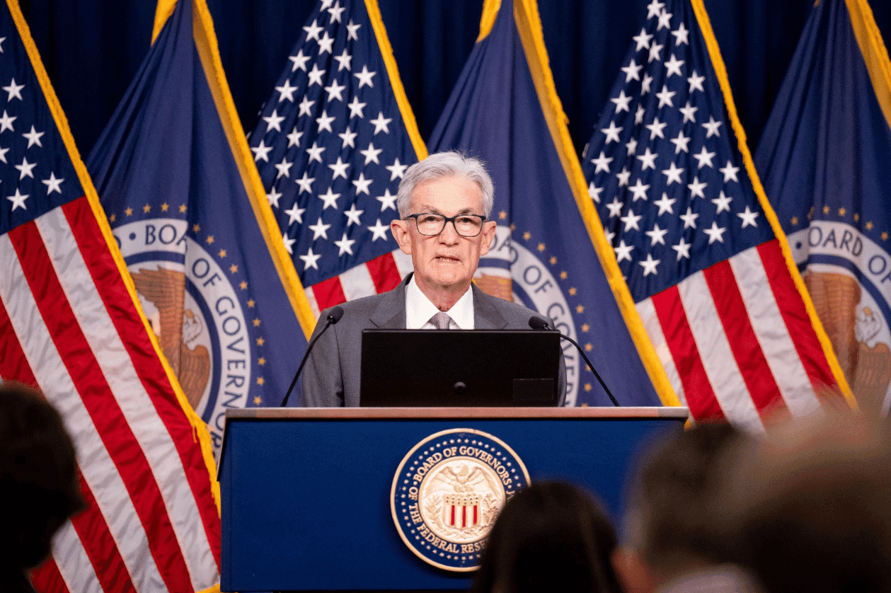 Fed Boxed In as Inflation Meets a Factory Boom