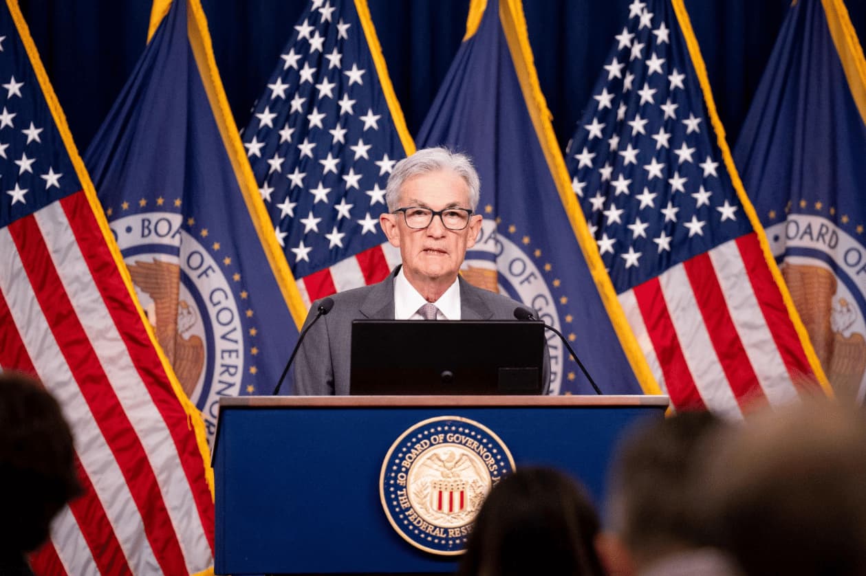 Fed Boxed In as Inflation Meets a Factory Boom