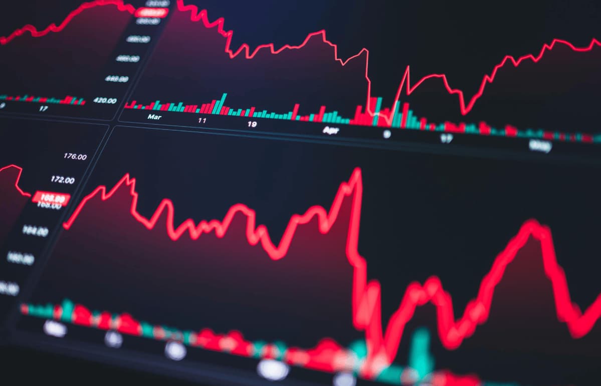 Futures Slide as Iran Tensions Reignite Strait of Hormuz Fears